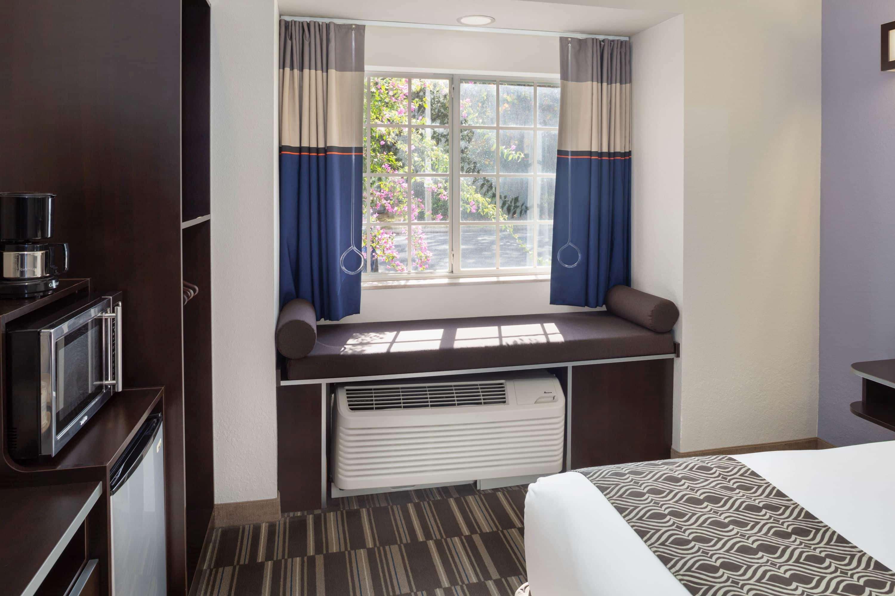 Microtel Inn & Suites by Wyndham Brooksville — photo 4