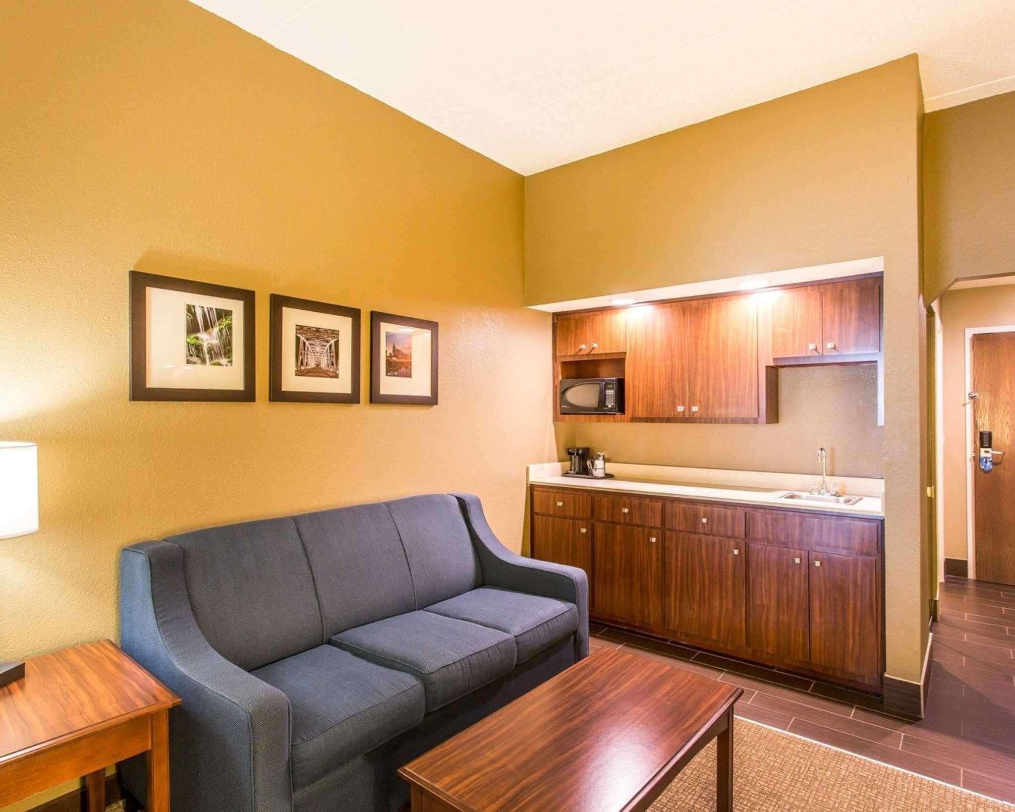 Comfort Suites — photo 5