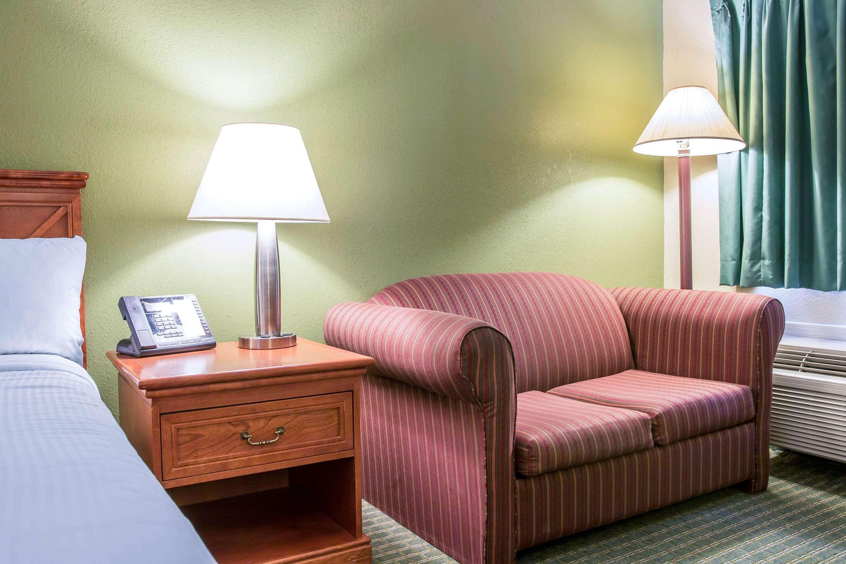 Rodeway Inn — photo 4