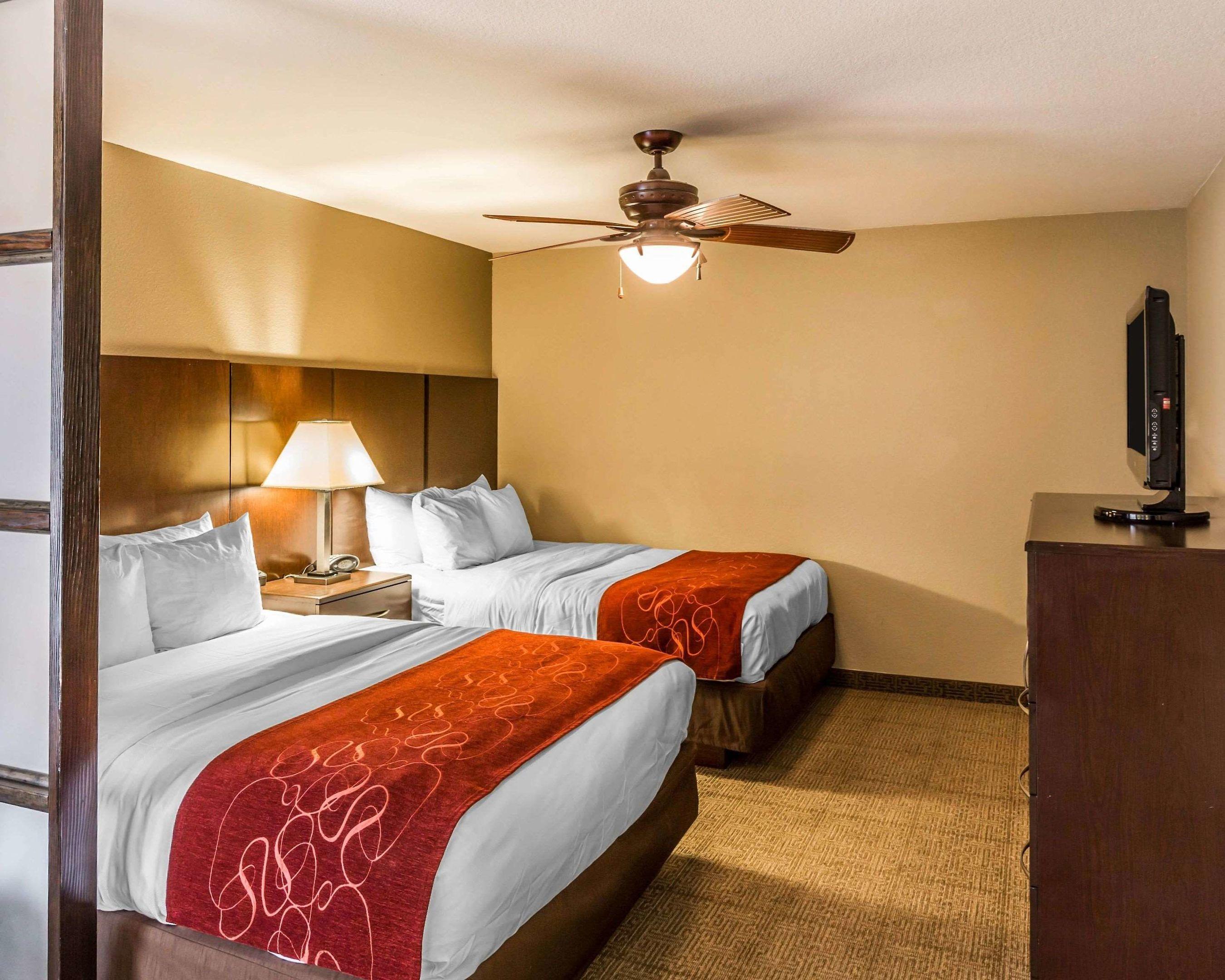 Comfort Suites — photo 4