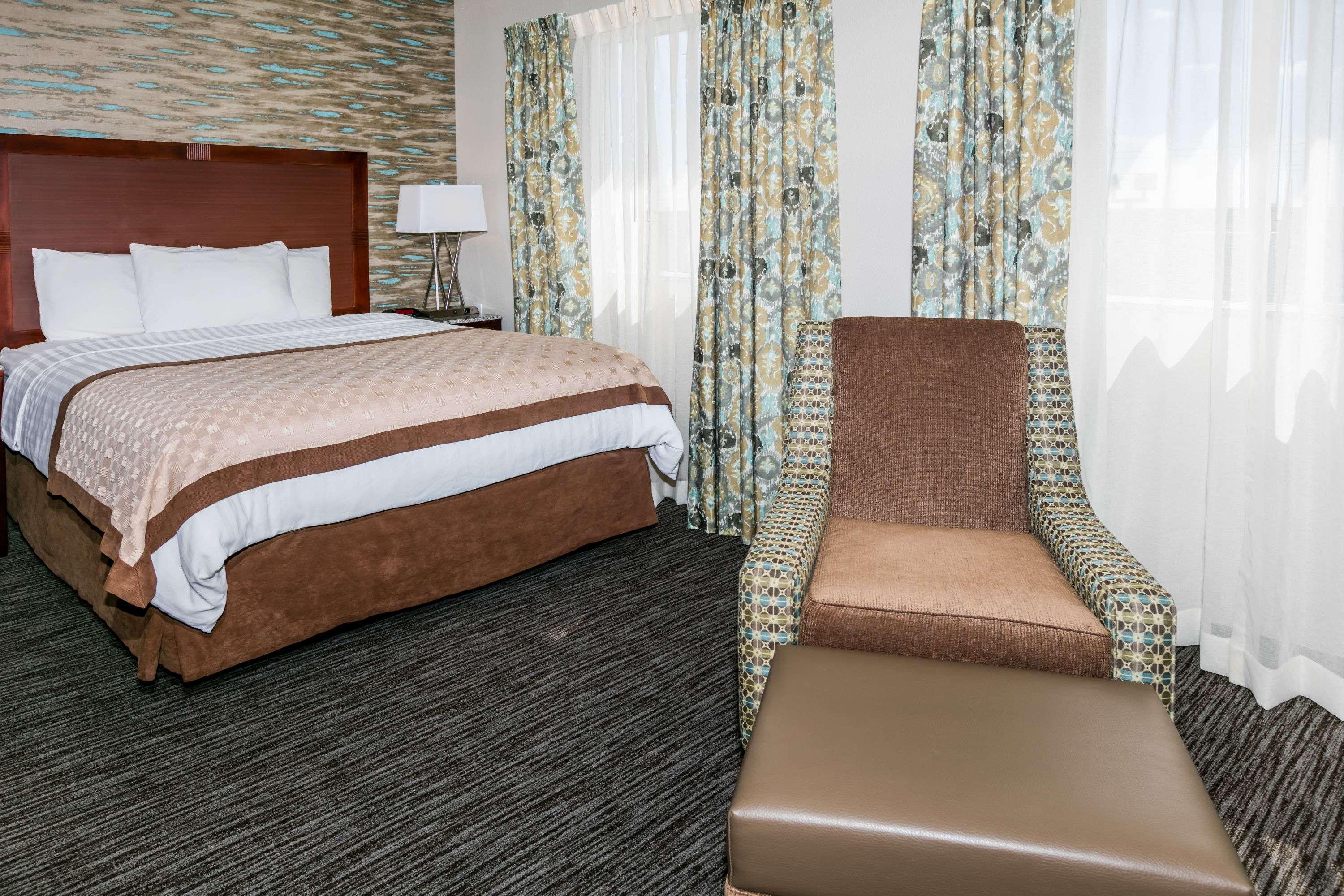 Hawthorn Suites by Wyndham DFW Airport North — photo 4