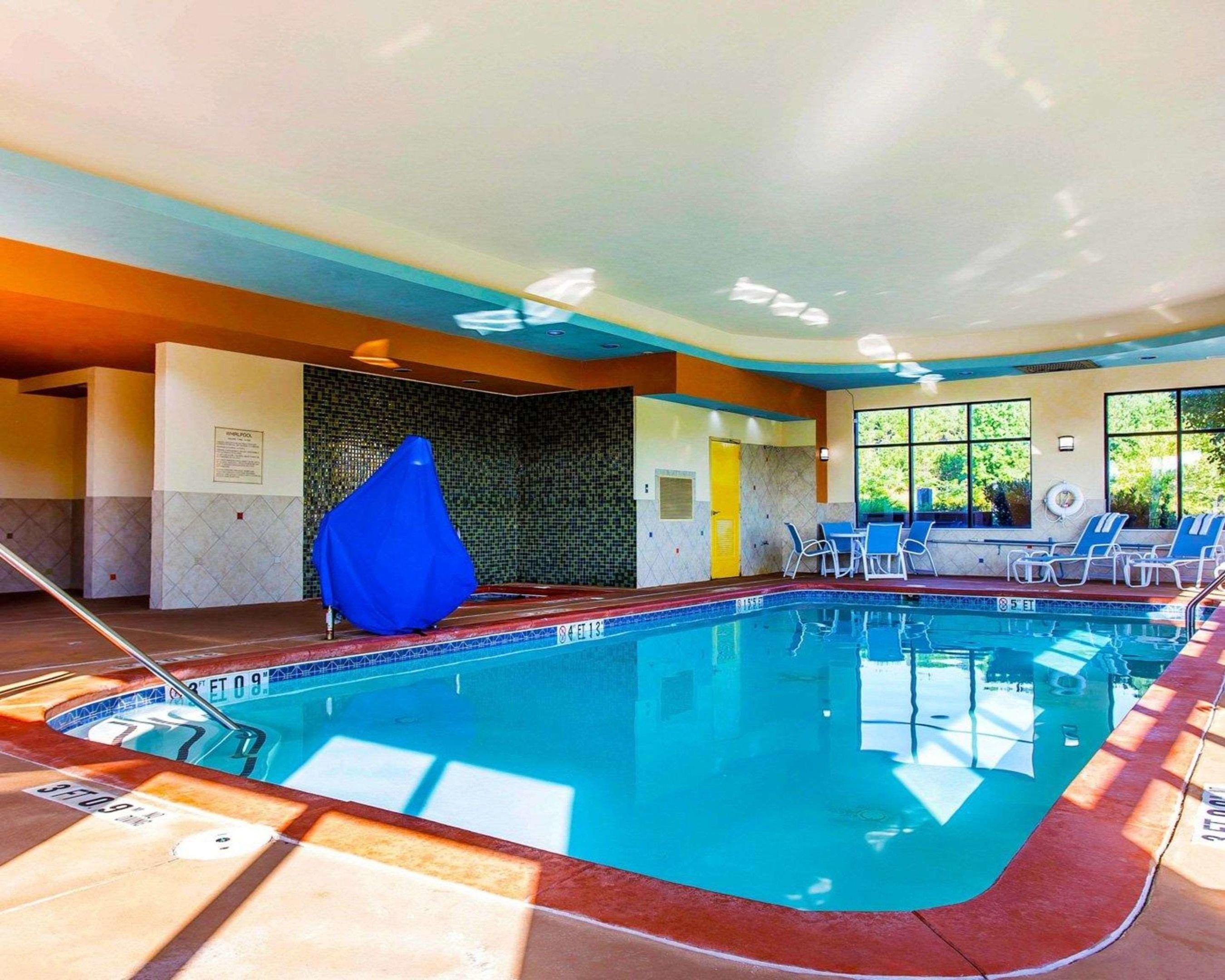 Comfort Suites — photo 4