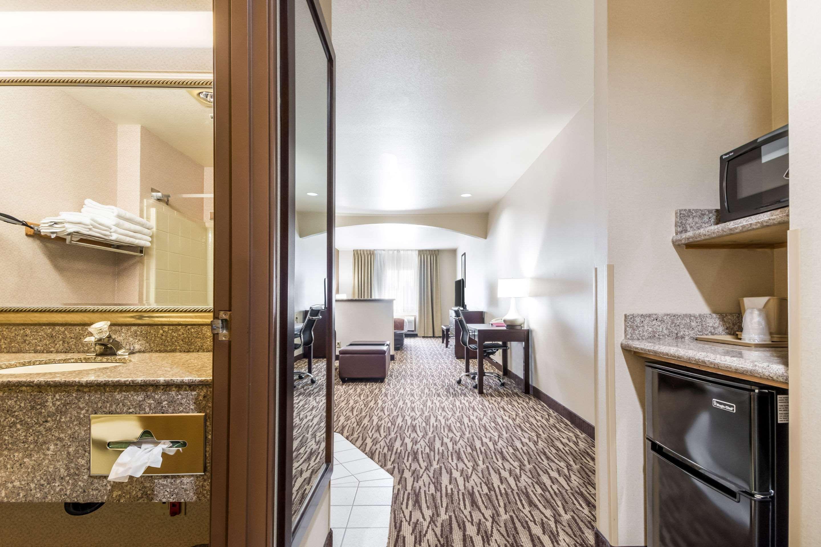 Comfort Suites Portland Airport — photo 5