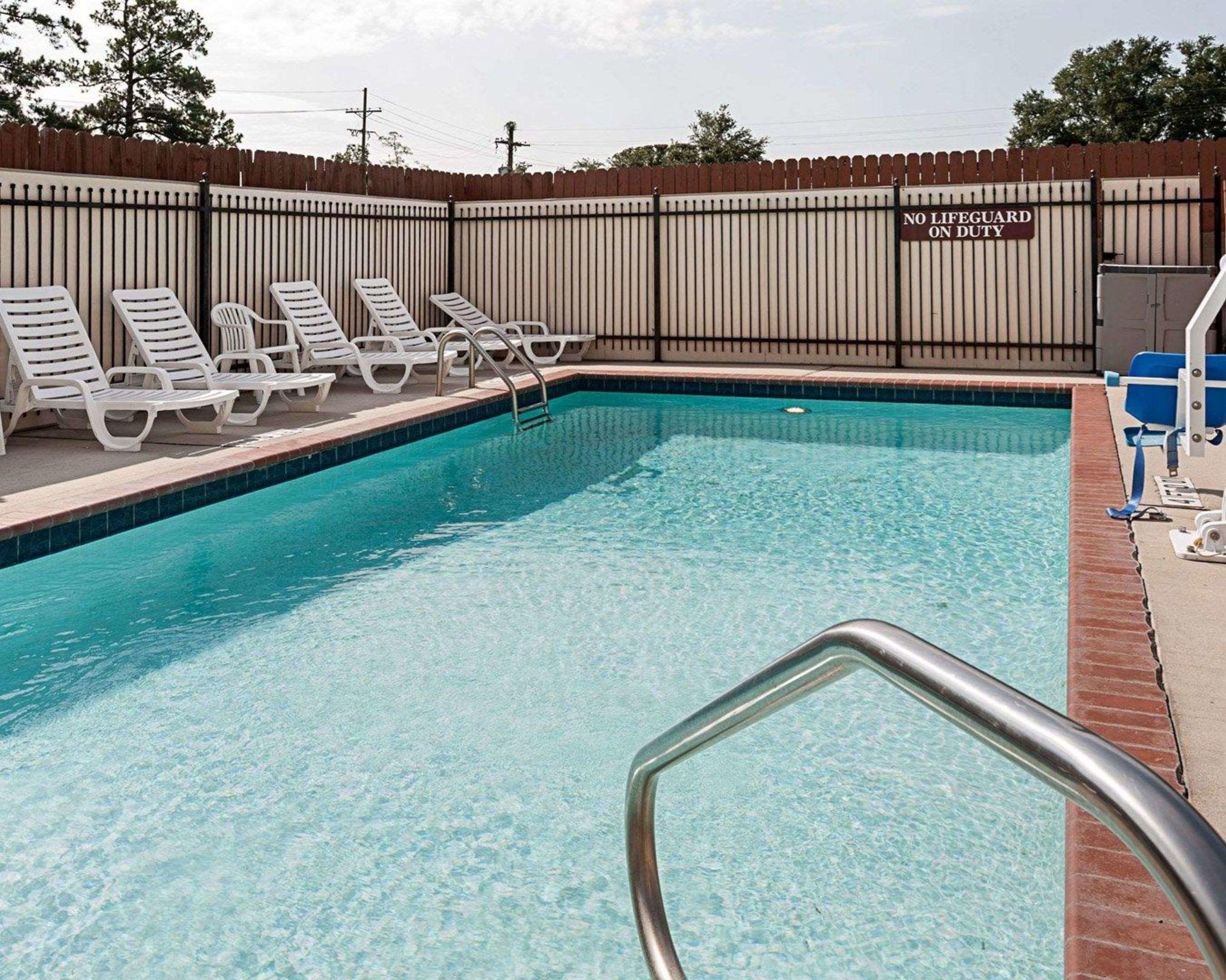 Comfort Suites — photo 5