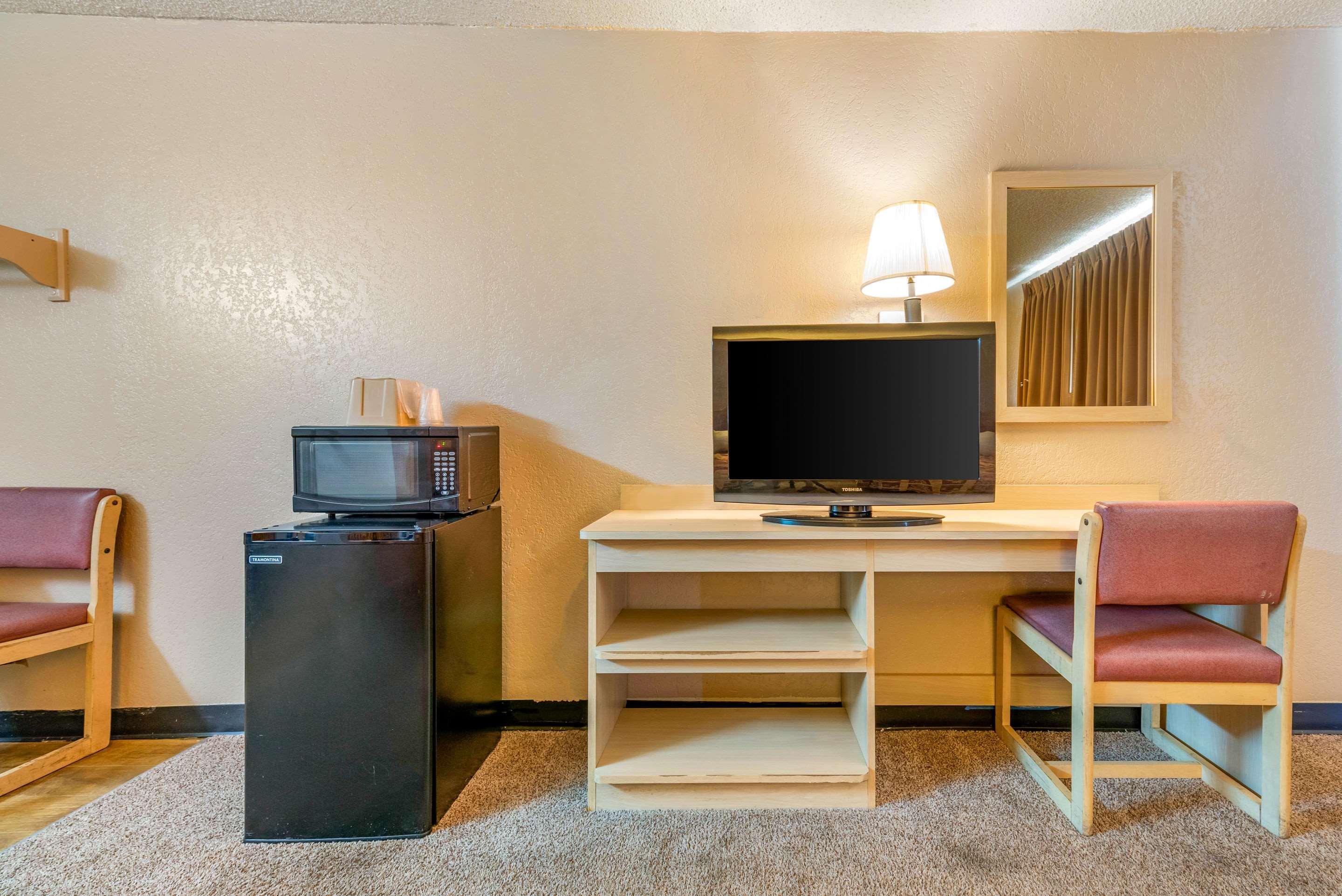 Rodeway Inn Pueblo — photo 5