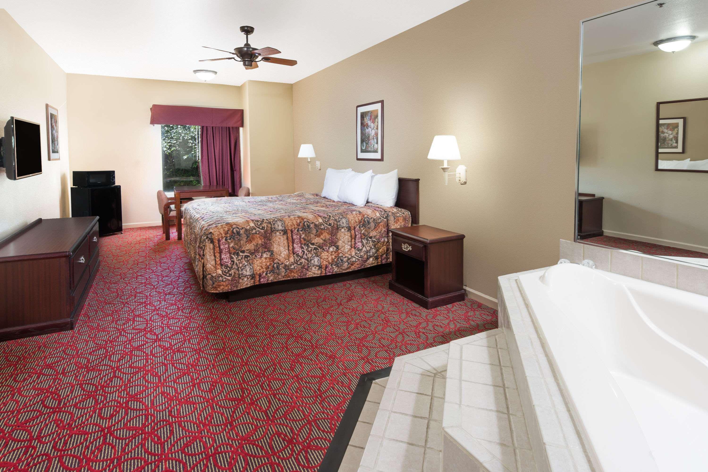 Days Inn by Wyndham St Peters/St Charles — photo 4