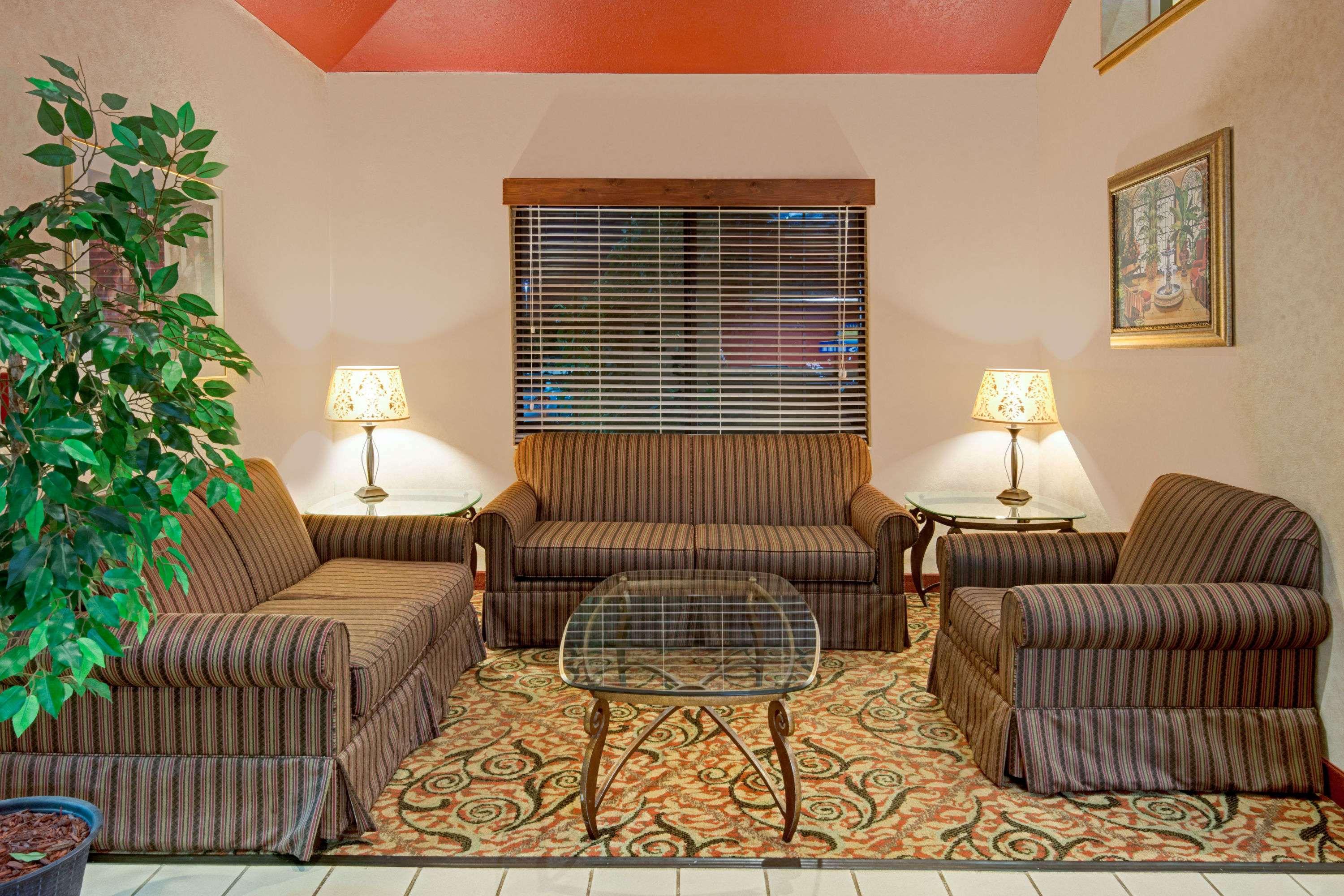 Days Inn by Wyndham Olathe Medical Center — photo 5