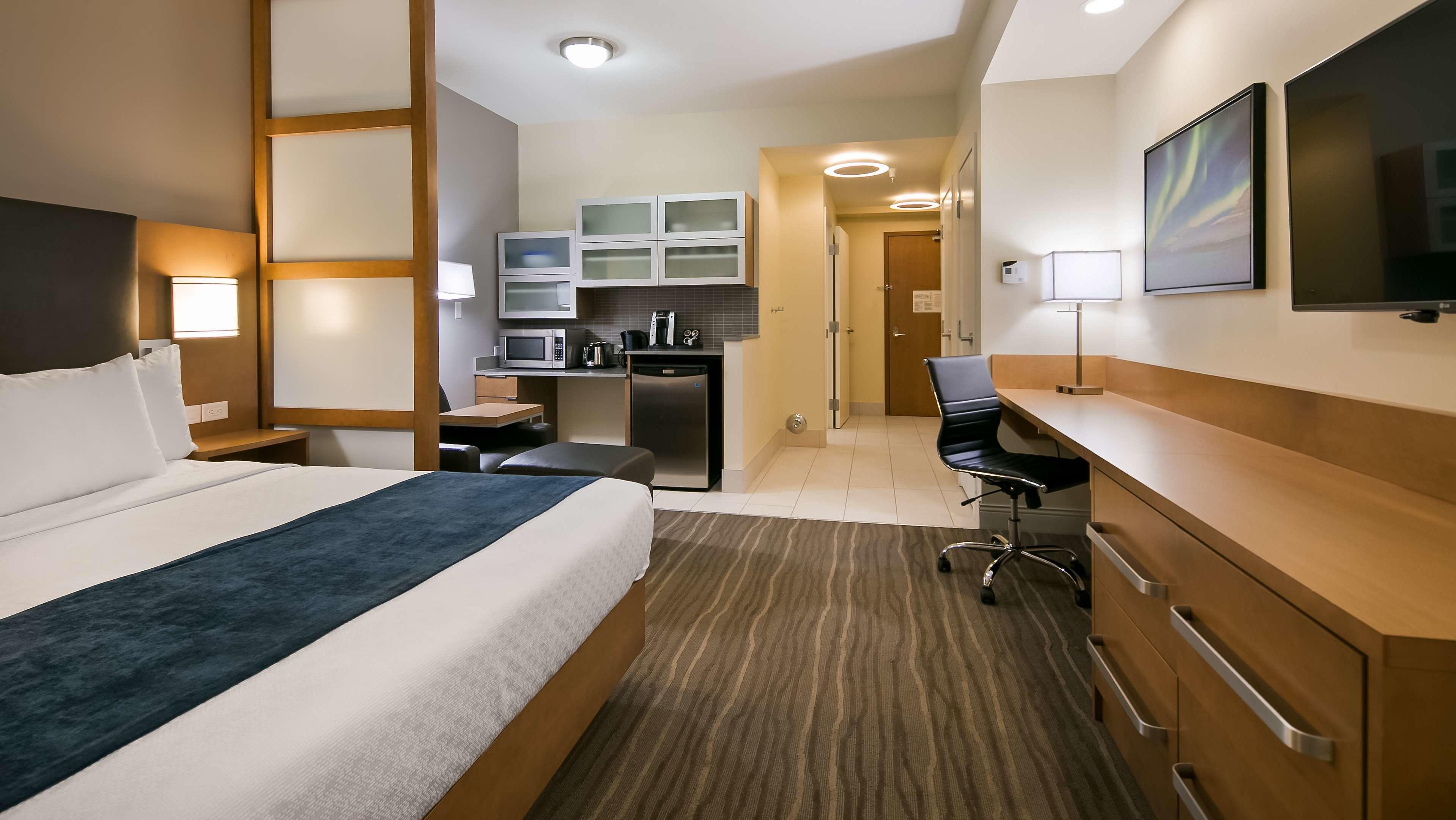 Best Western Plus Sawridge Suites — photo 3