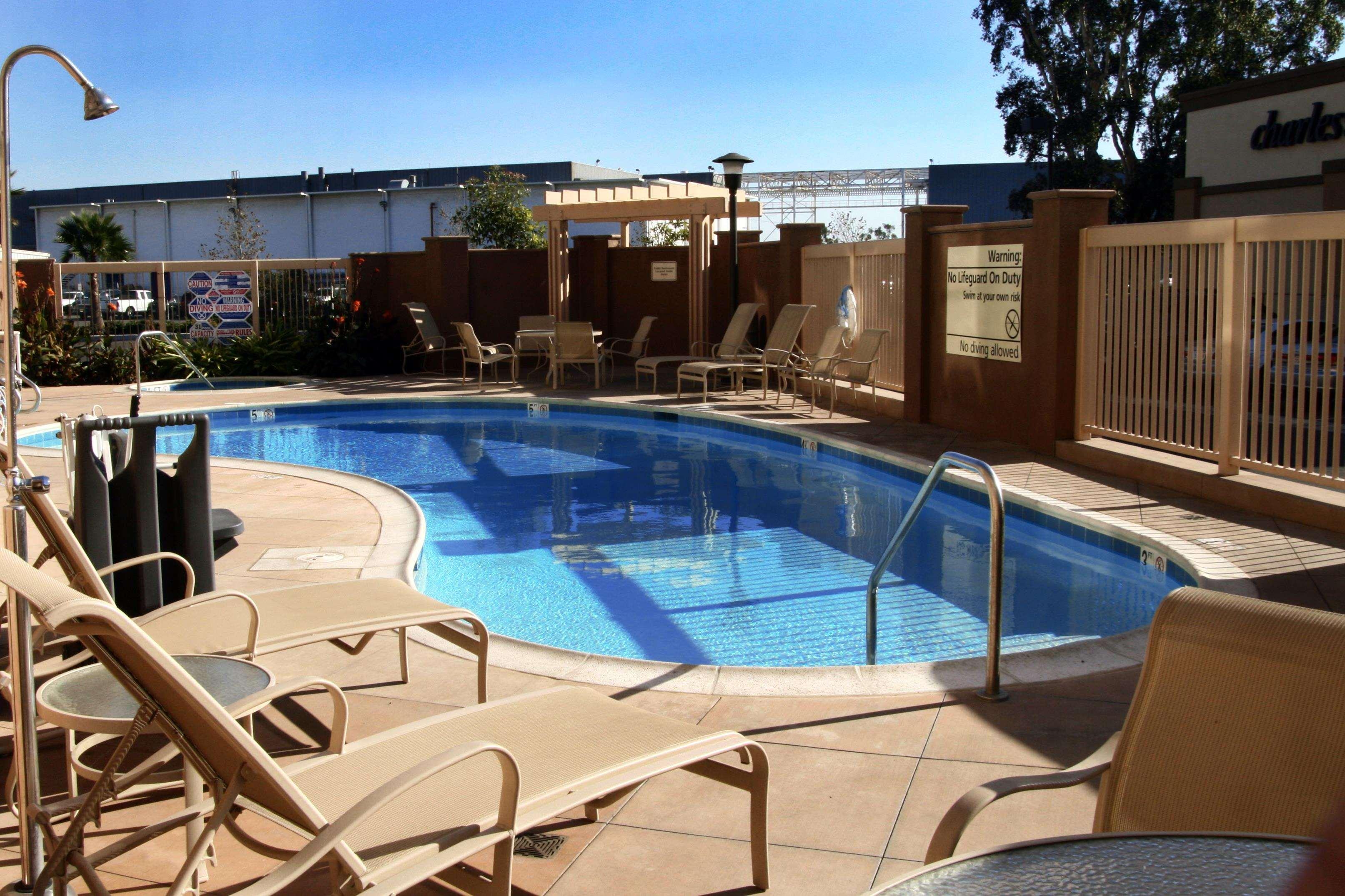 Hampton Inn & Suites Seal Beach — photo 4