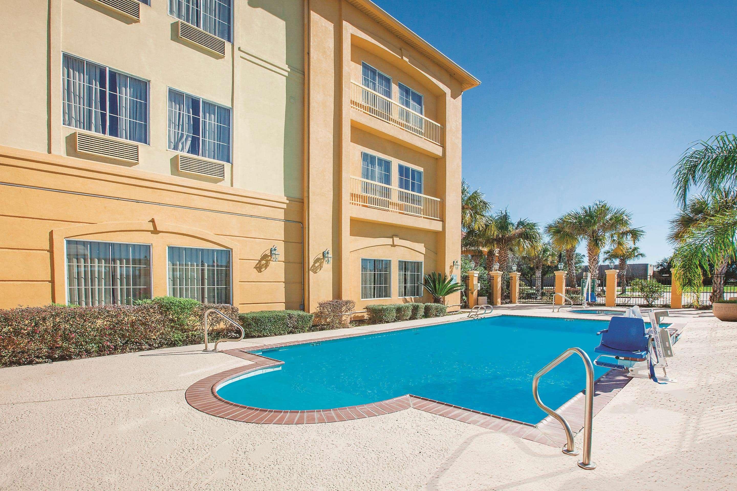 La Quinta Inn & Suites Beaumont West — photo 4