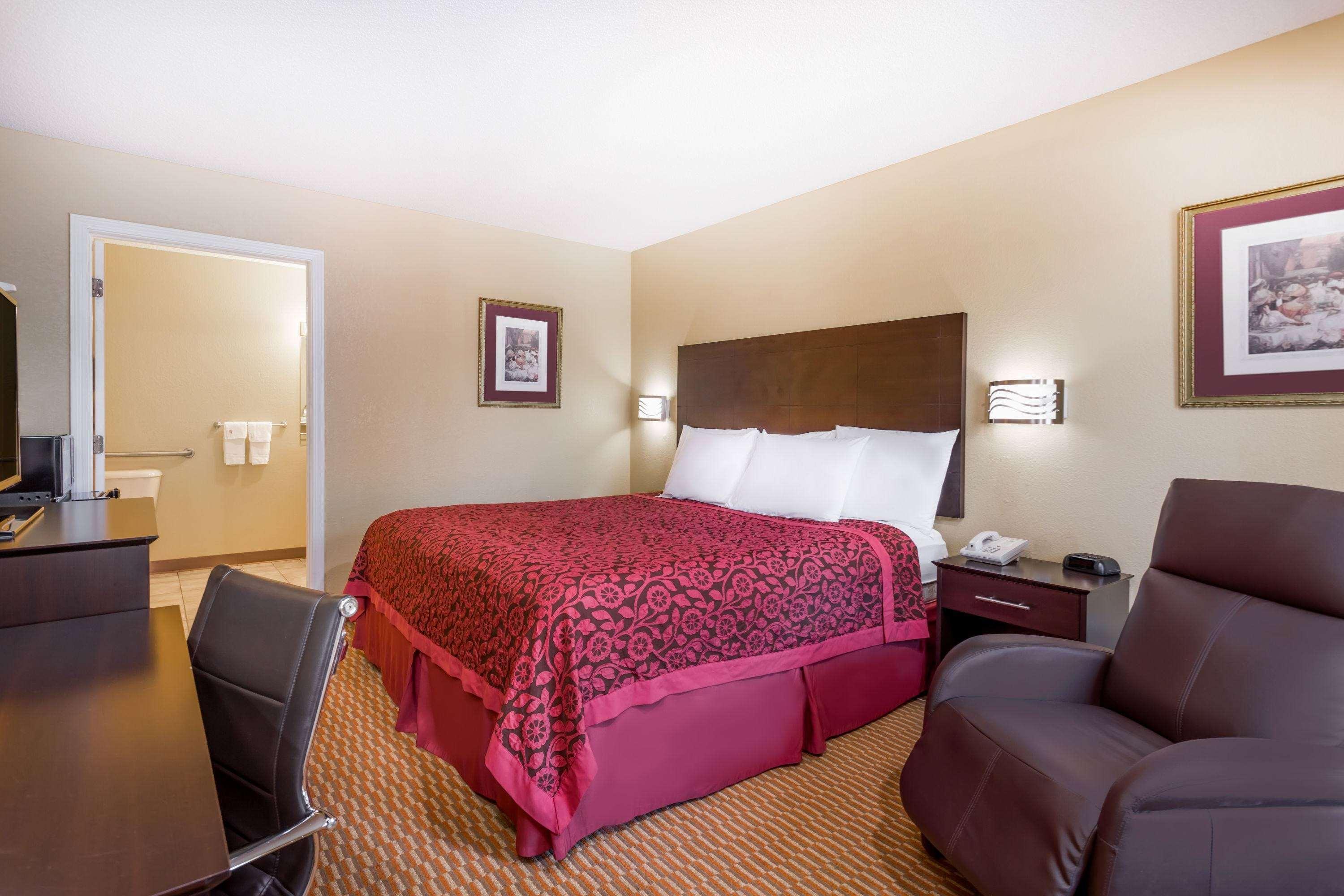 Days Inn by Wyndham Simpsonville — photo 5