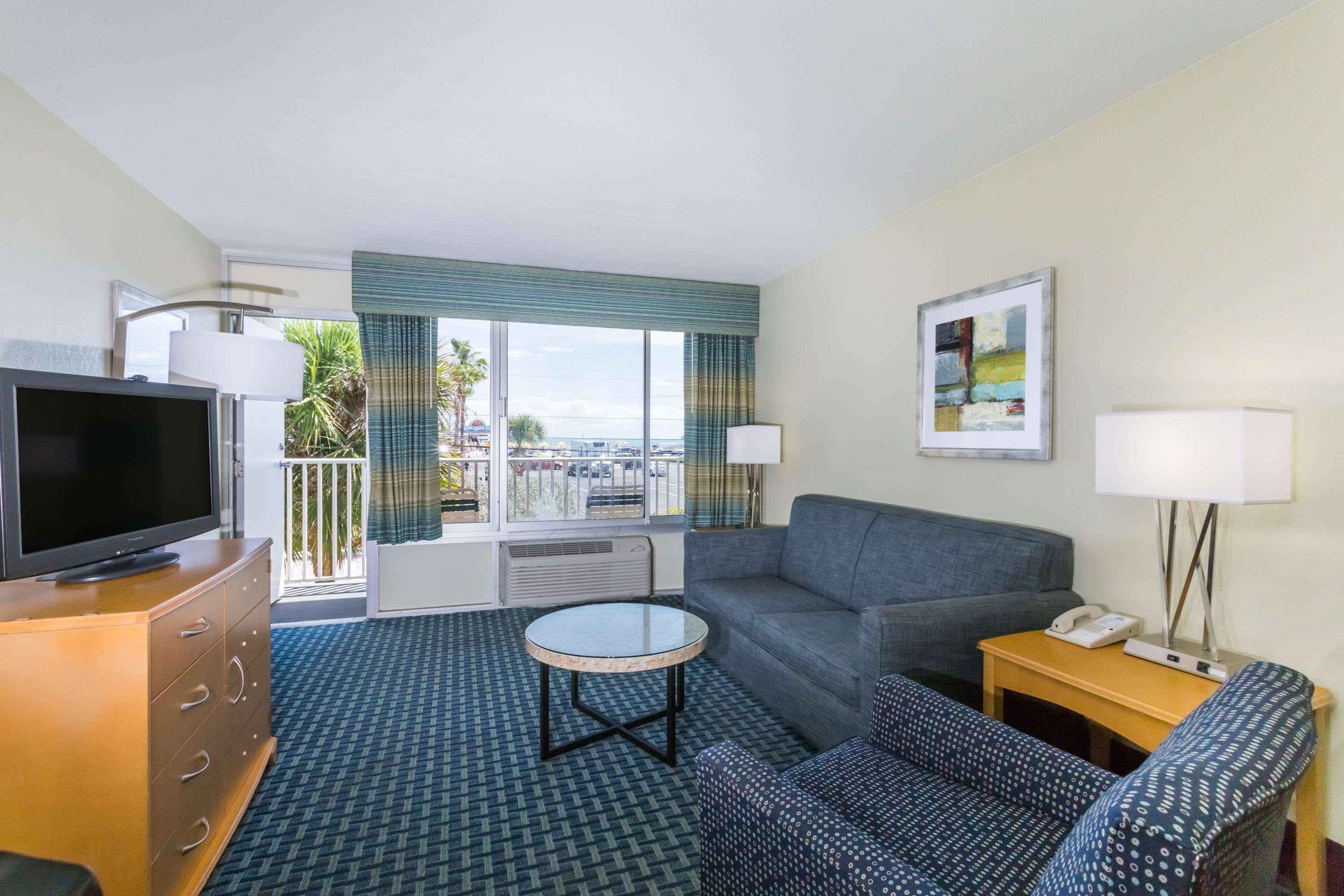 Days Inn Cocoa Beach Port Canaveral — photo 5