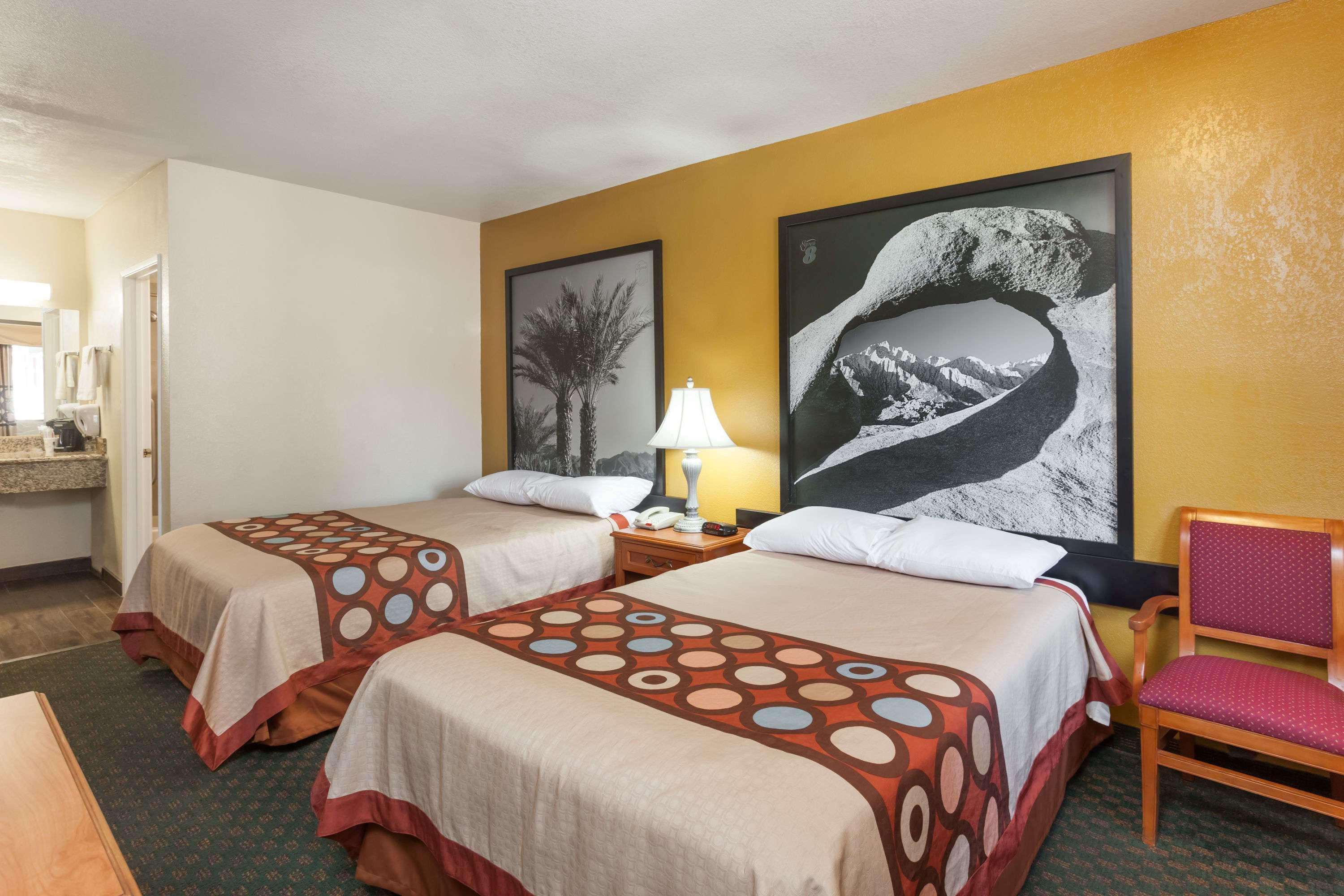 Super 8 by Wyndham Bakersfield South CA — photo 5