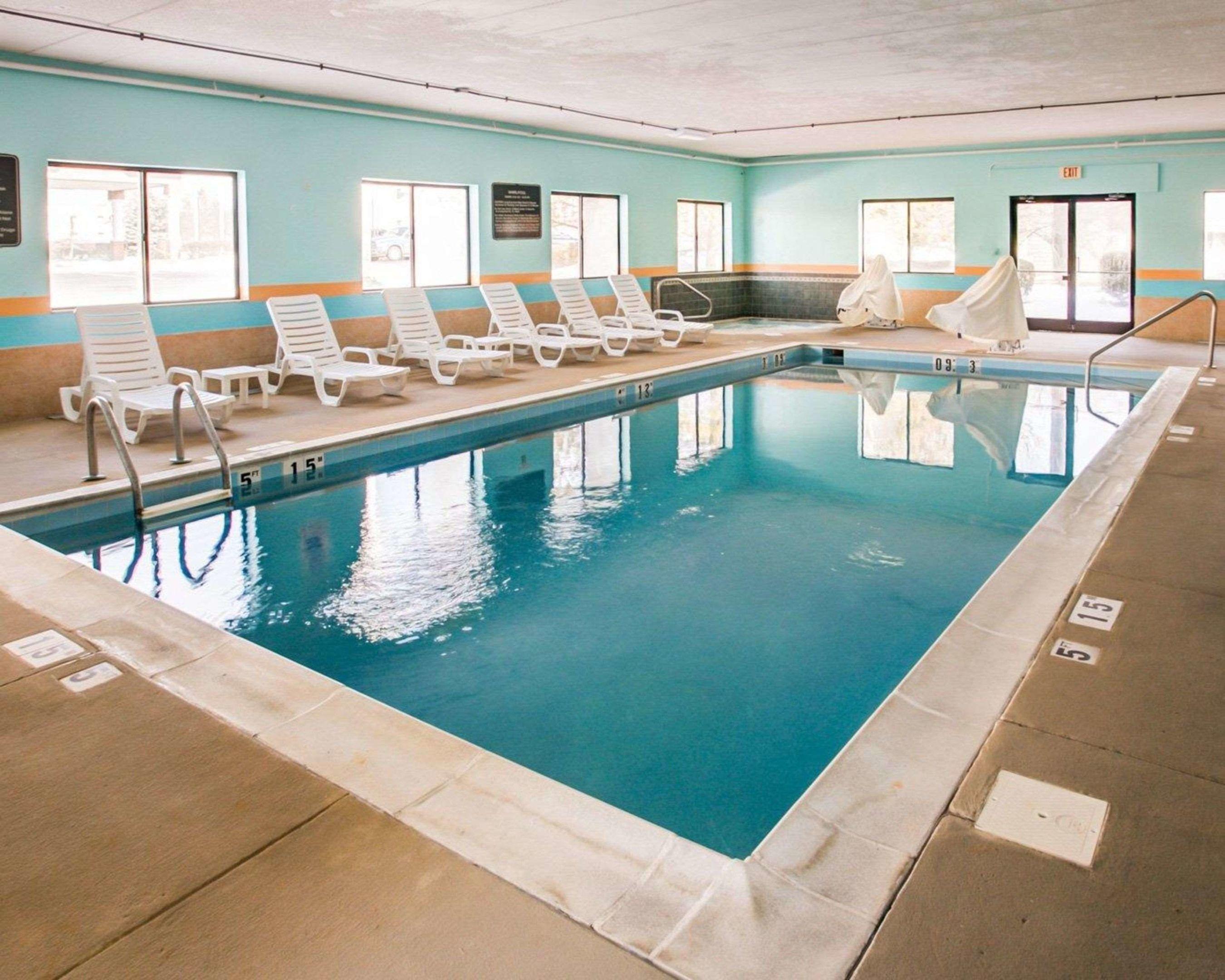 Comfort Suites — photo 4