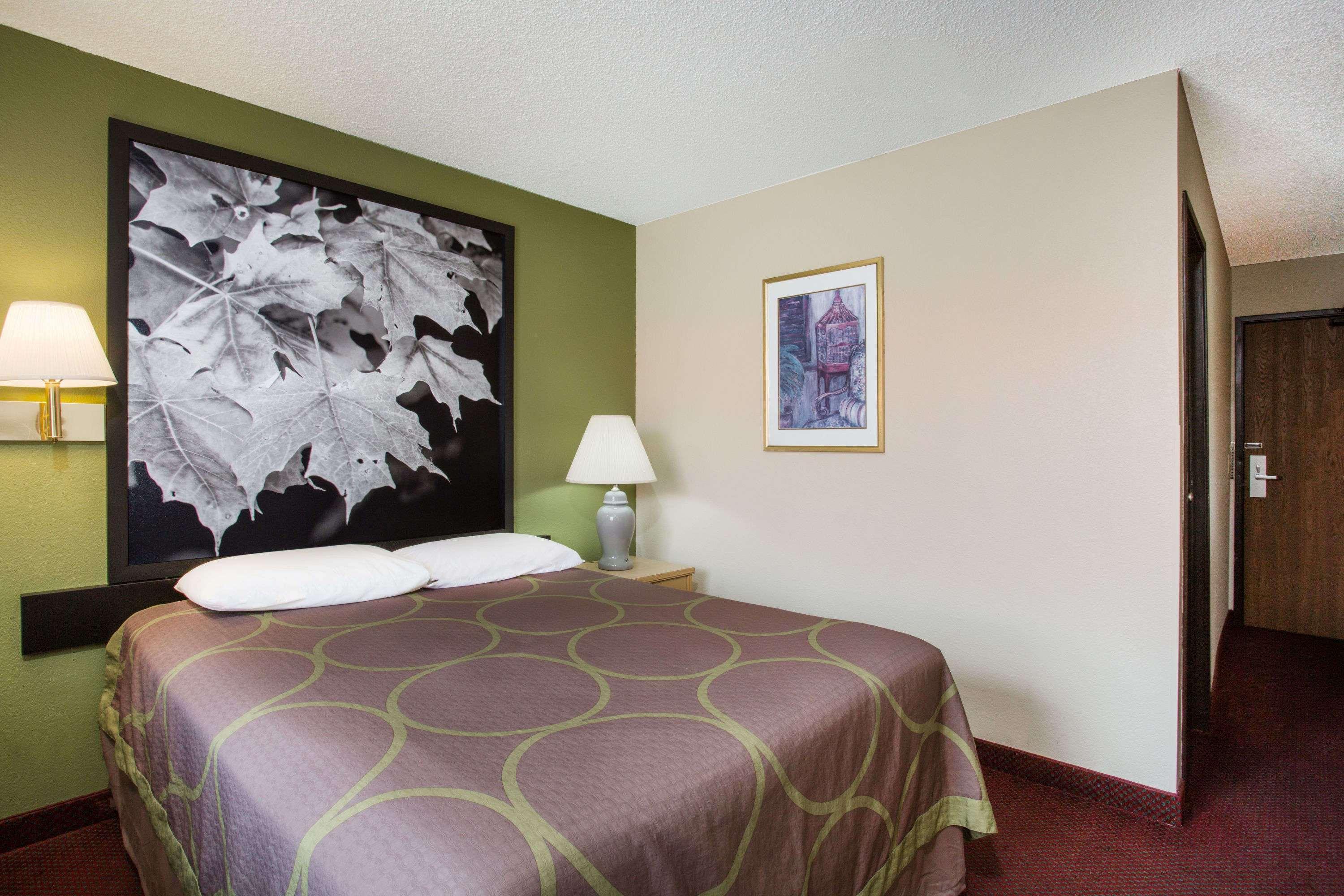 Super 8 by Wyndham Salem VA — photo 5