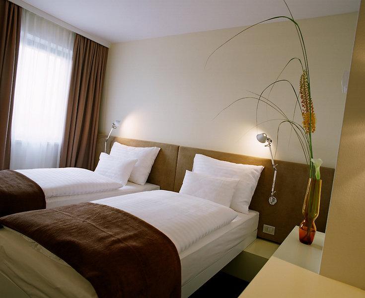 Roomz Hotel Vienna Gasometer — photo 5