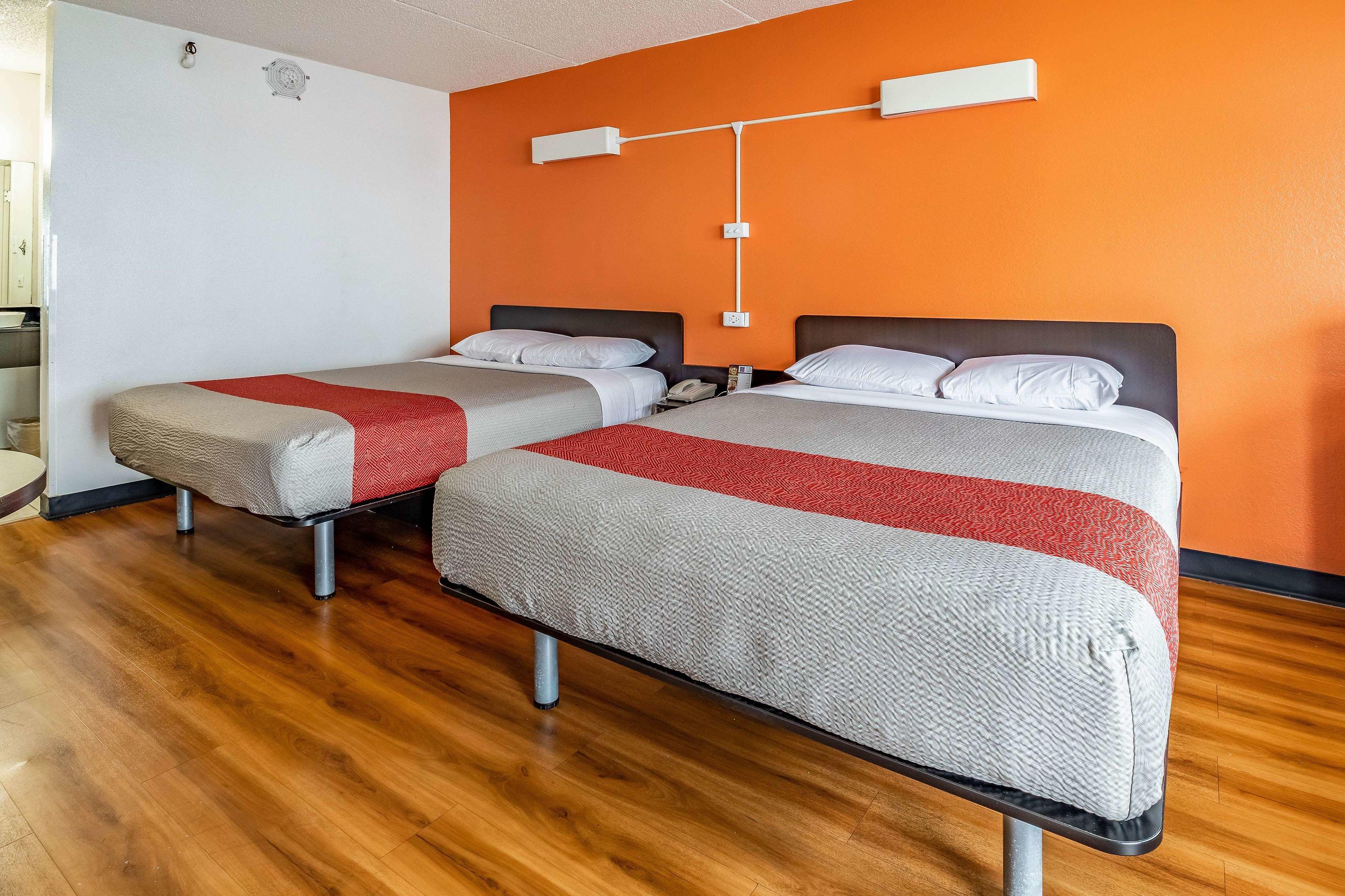 Motel 6 Joliet - I-80 — photo 4