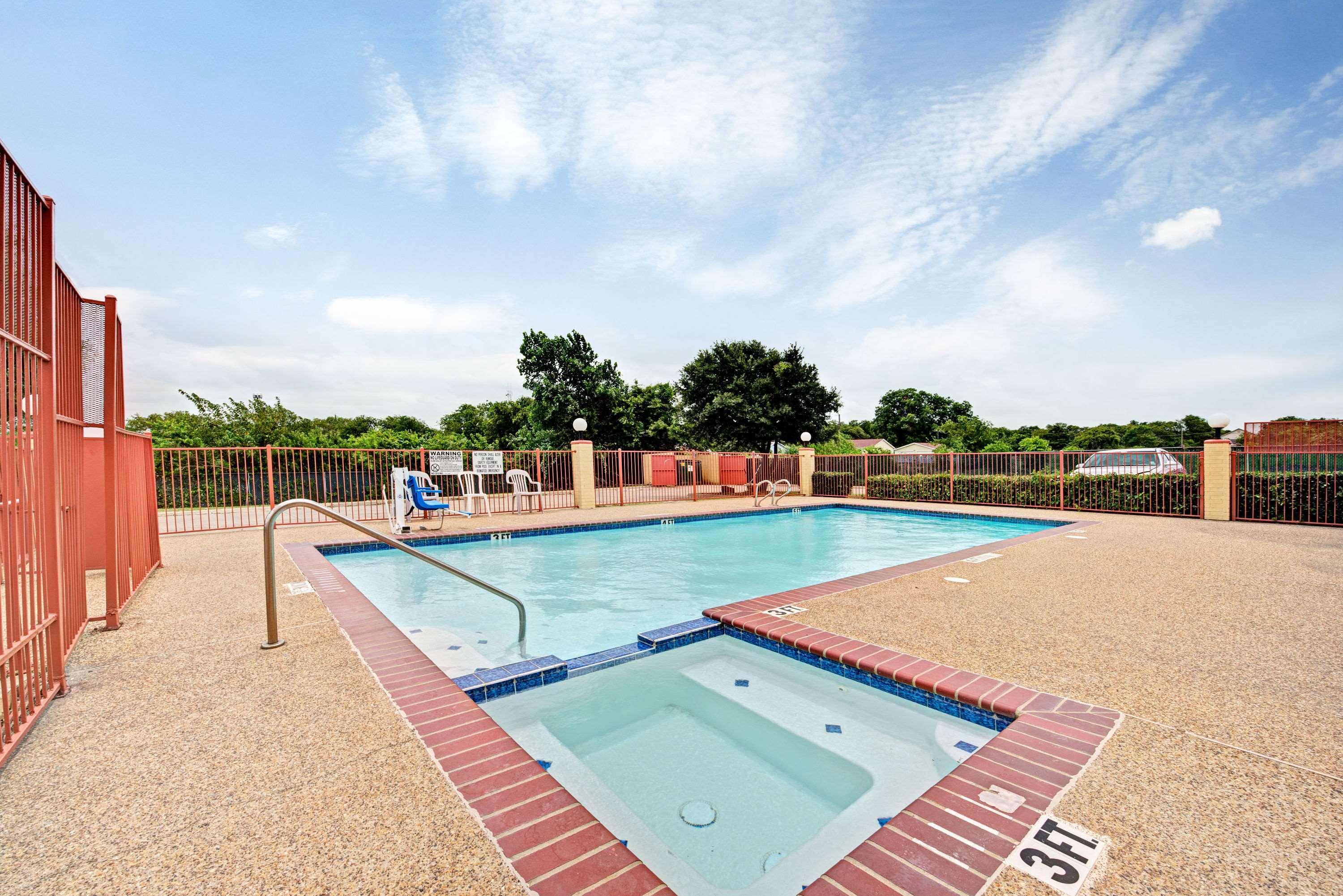 Days Inn Dallas DFW — photo 3