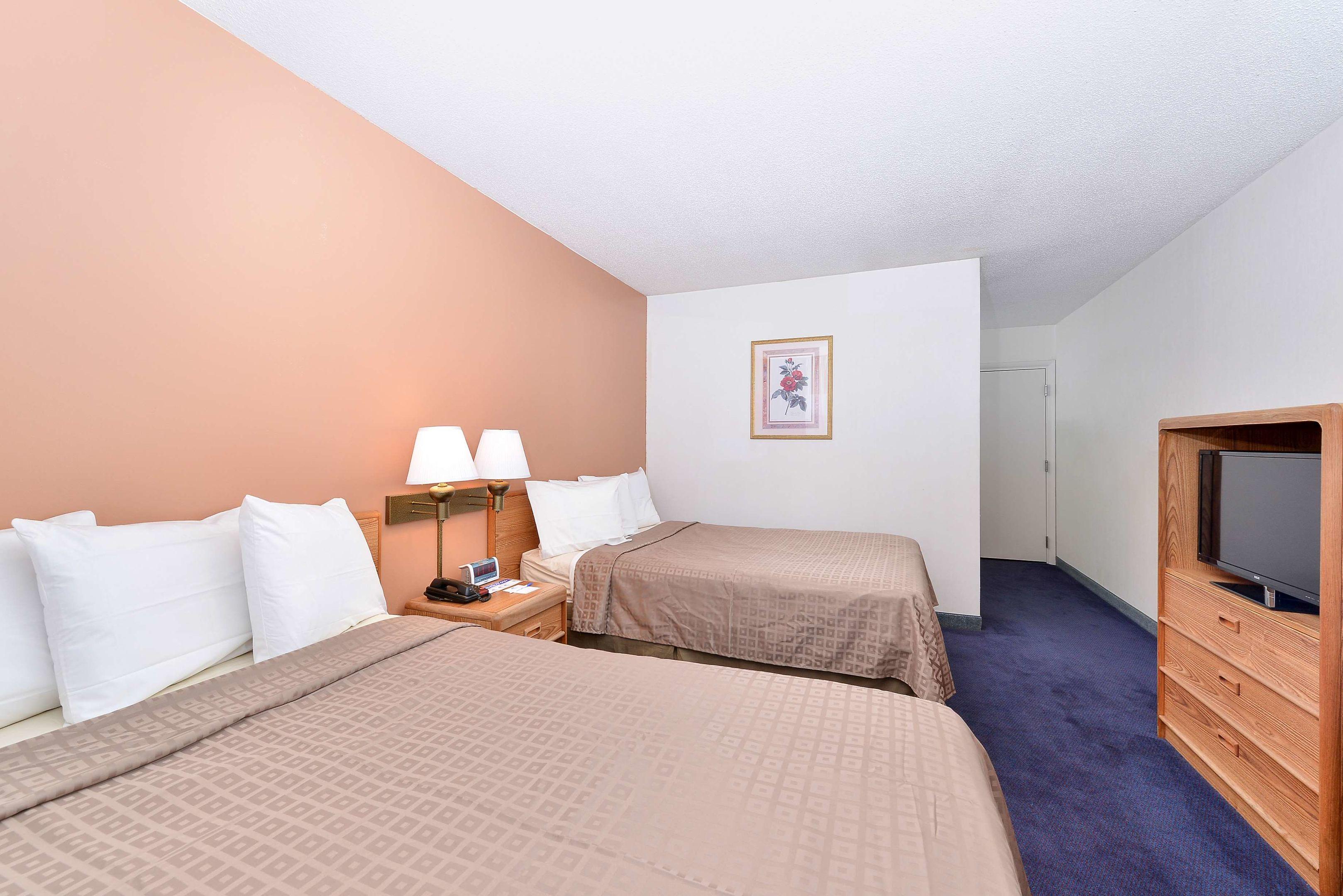 Americas Best Value Inn Austinburg — photo 4
