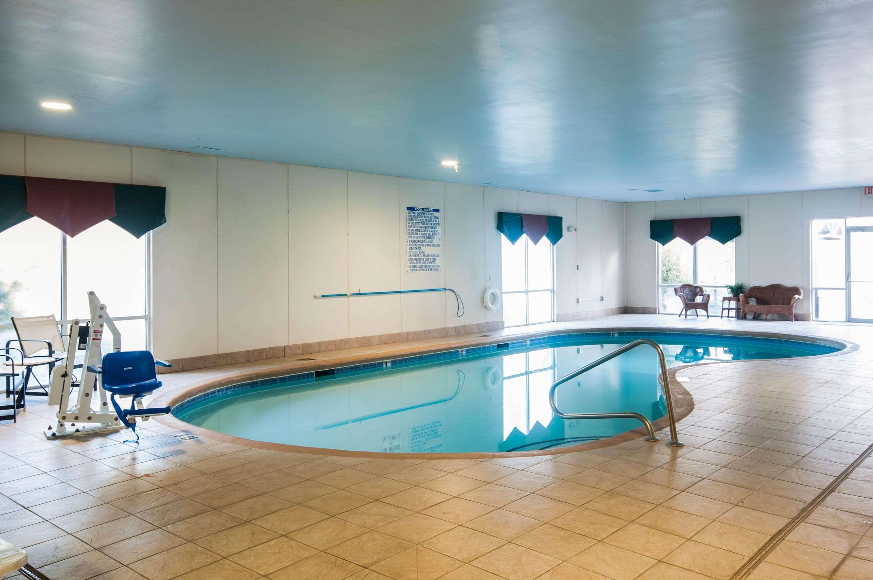 Comfort Suites — photo 5