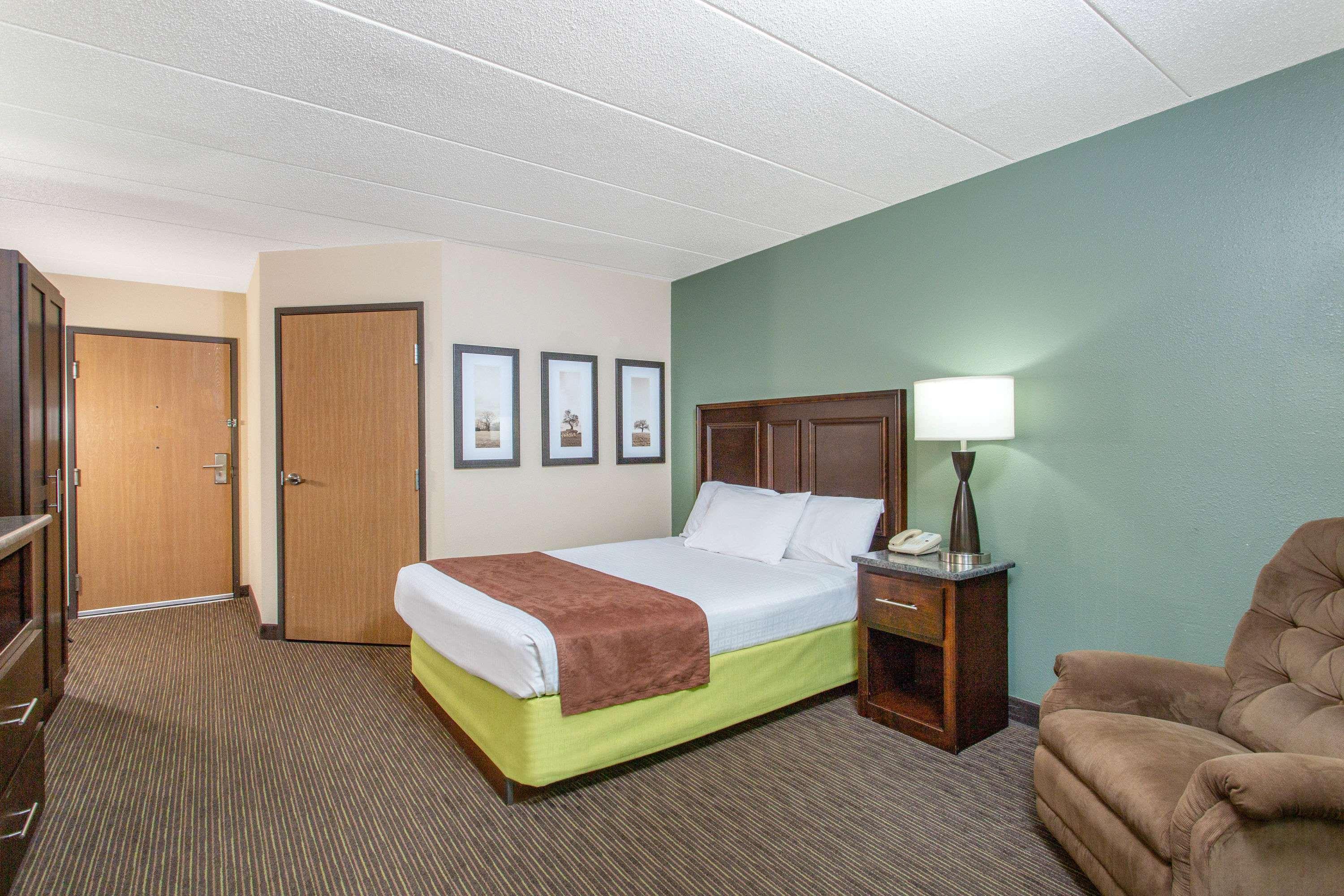 AmericInn by Wyndham West Salem — photo 4