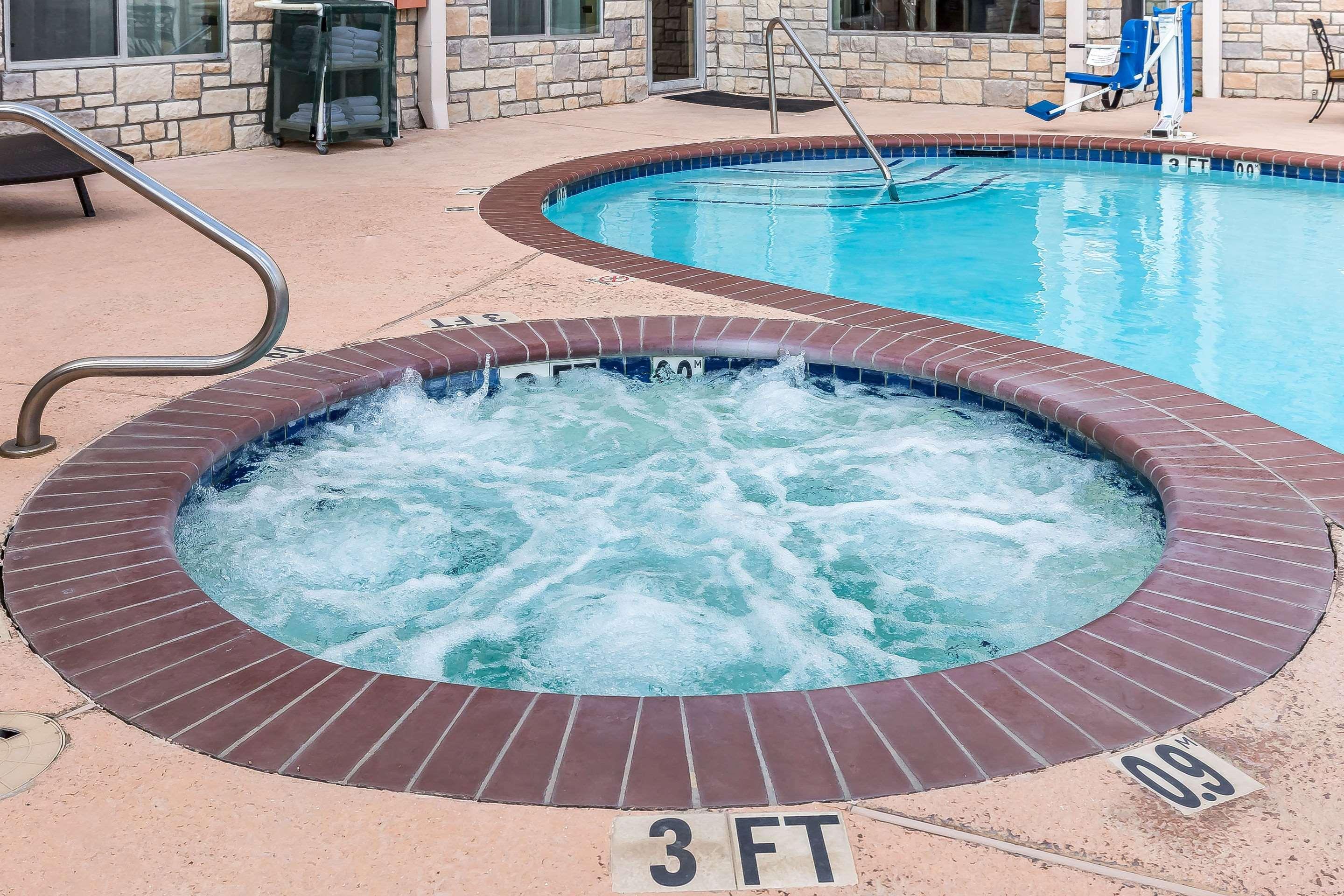 Comfort Suites Houston IAH Airport - Beltway 8 — photo 5
