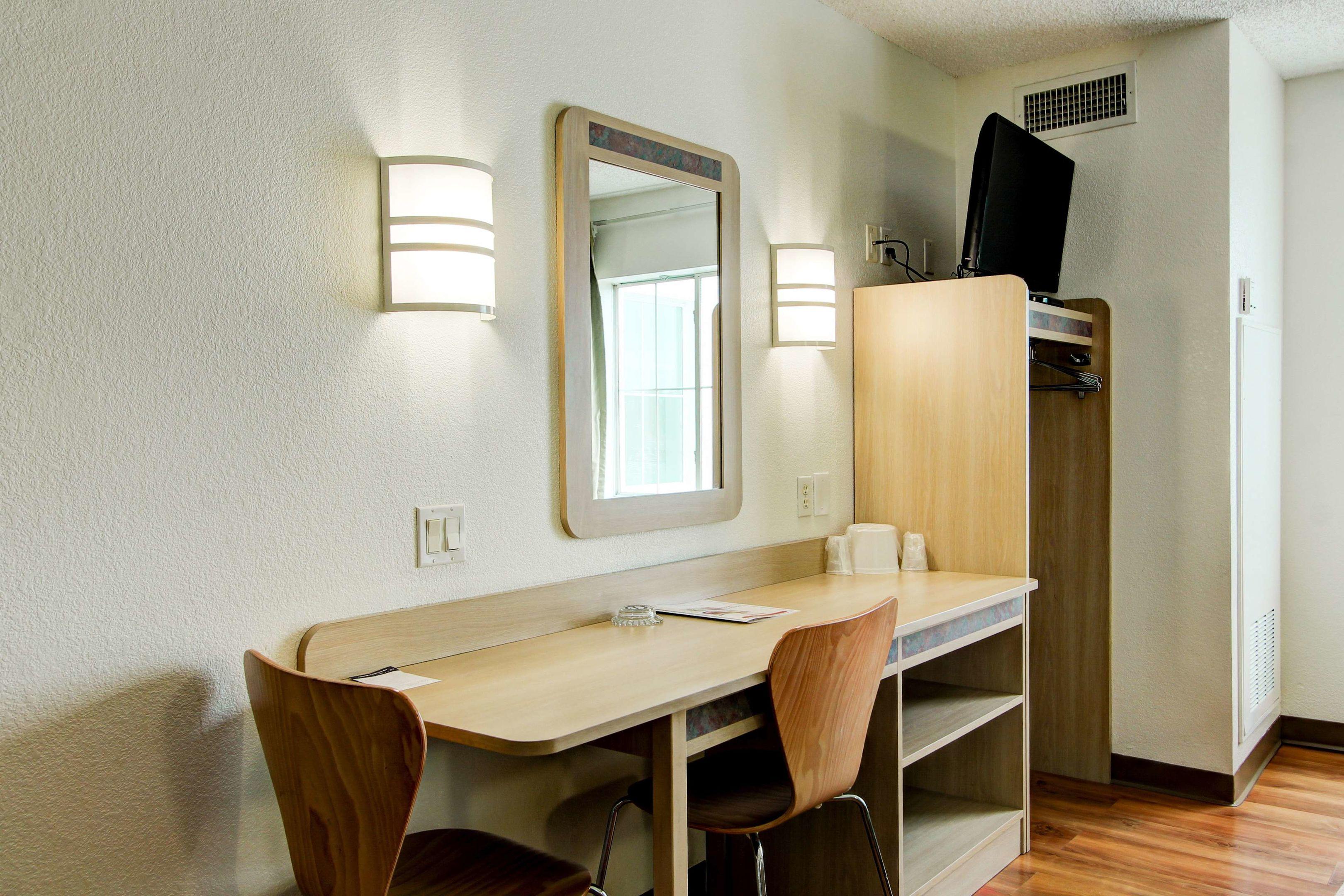 Motel 6 Denver East - Aurora — photo 5