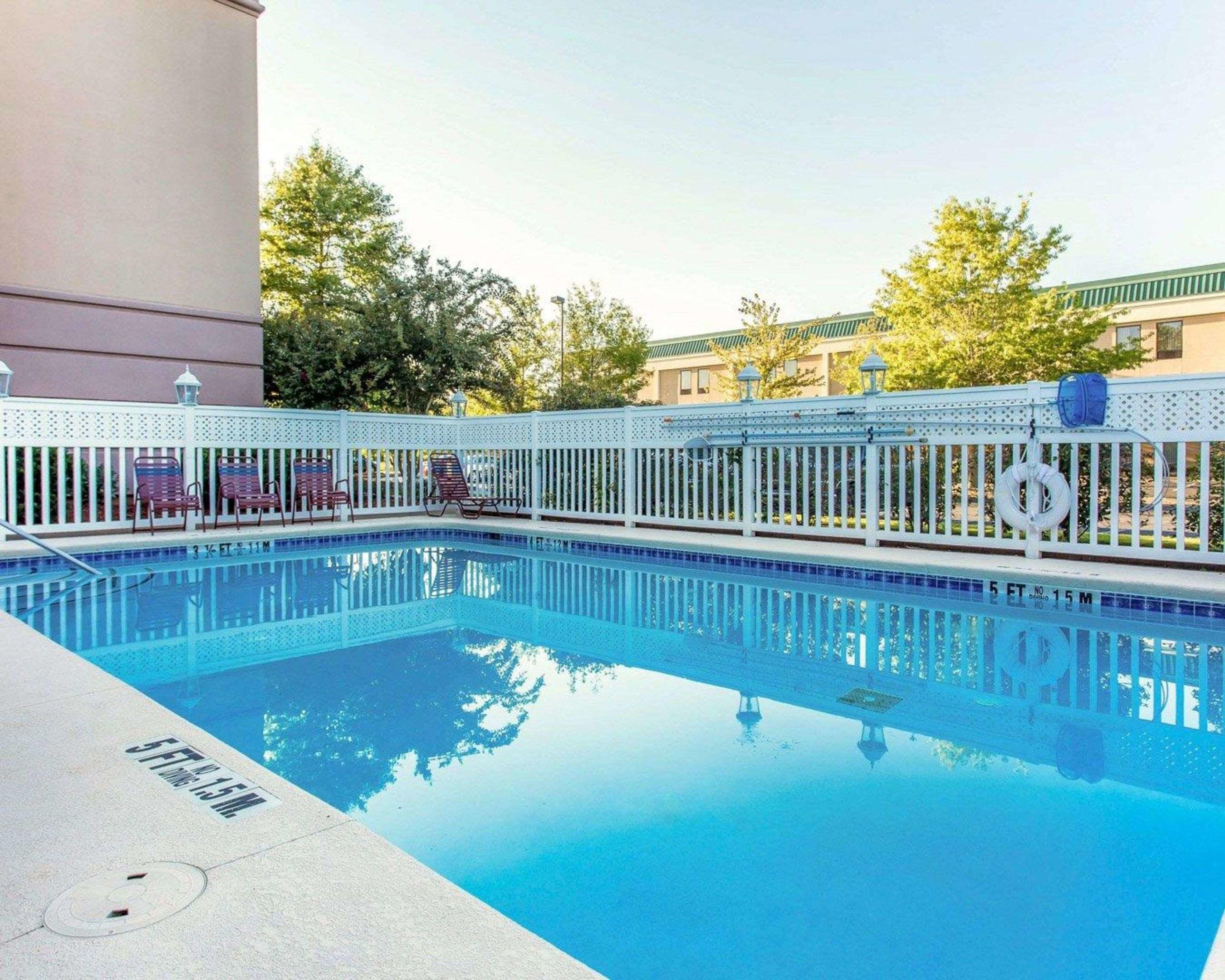 Comfort Suites — photo 4