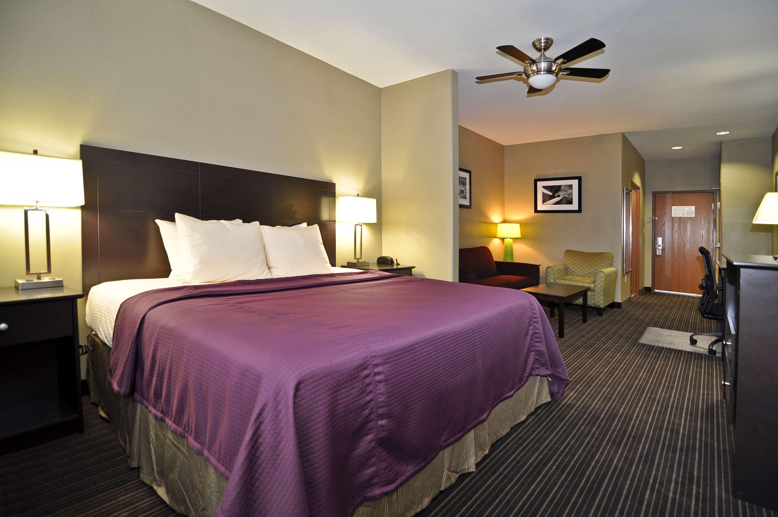 Best Western Giddings Inn & Suites — photo 4