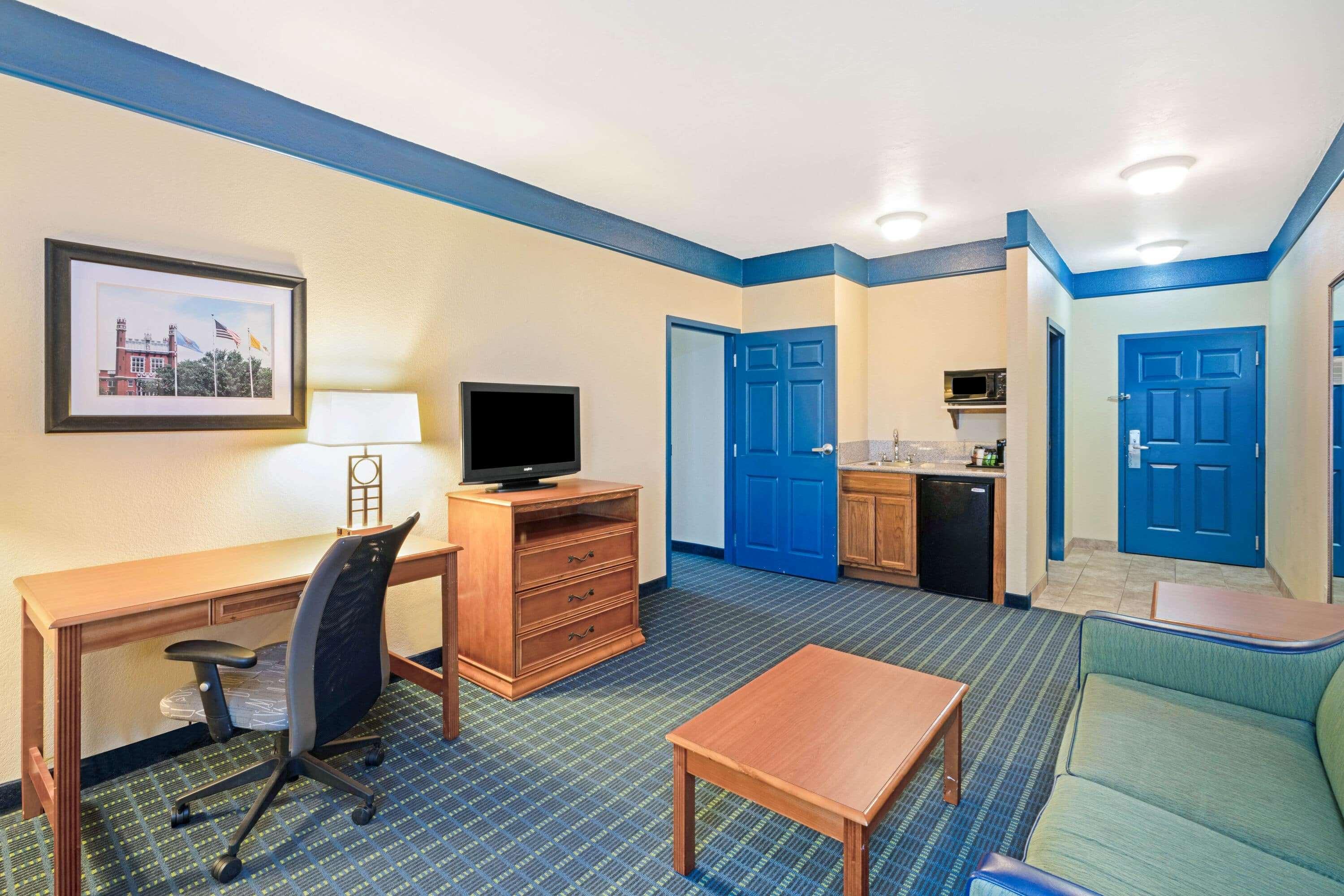La Quinta Inn & Suites Shawnee — photo 5