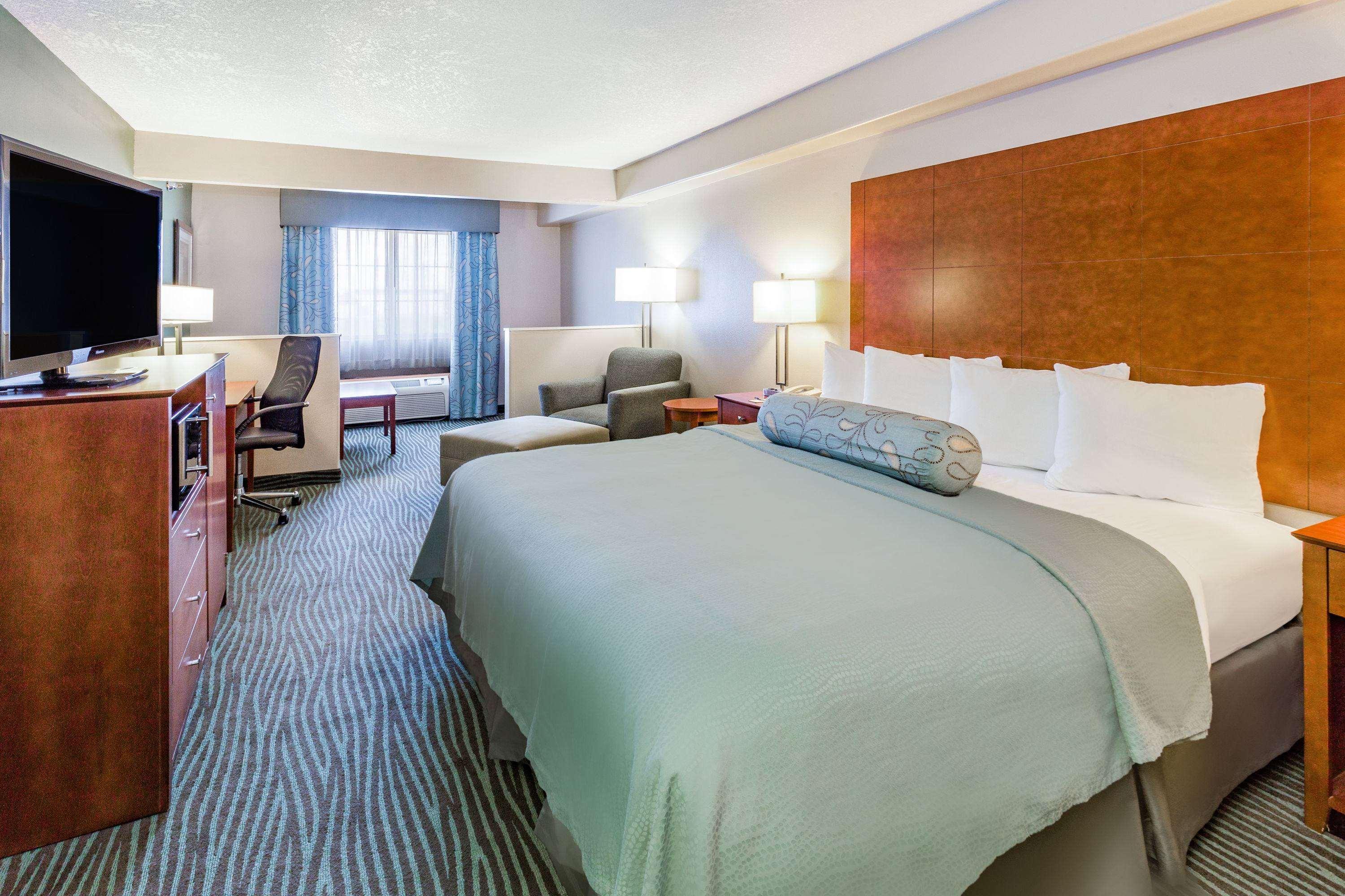 AmericInn Hotel & Suites Des Moines Airport — photo 4
