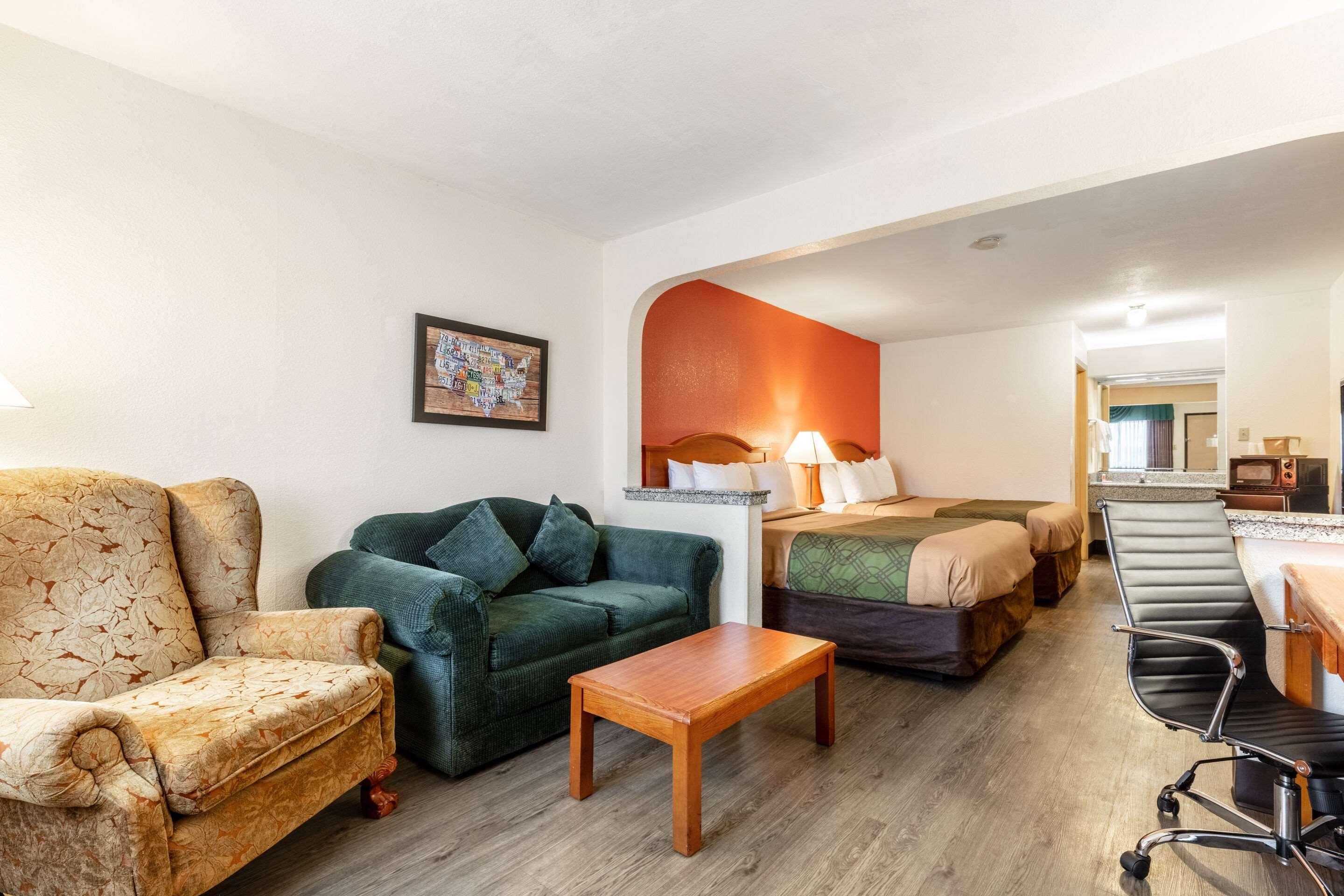 Econo Lodge Inn & Suites Memphis — photo 5