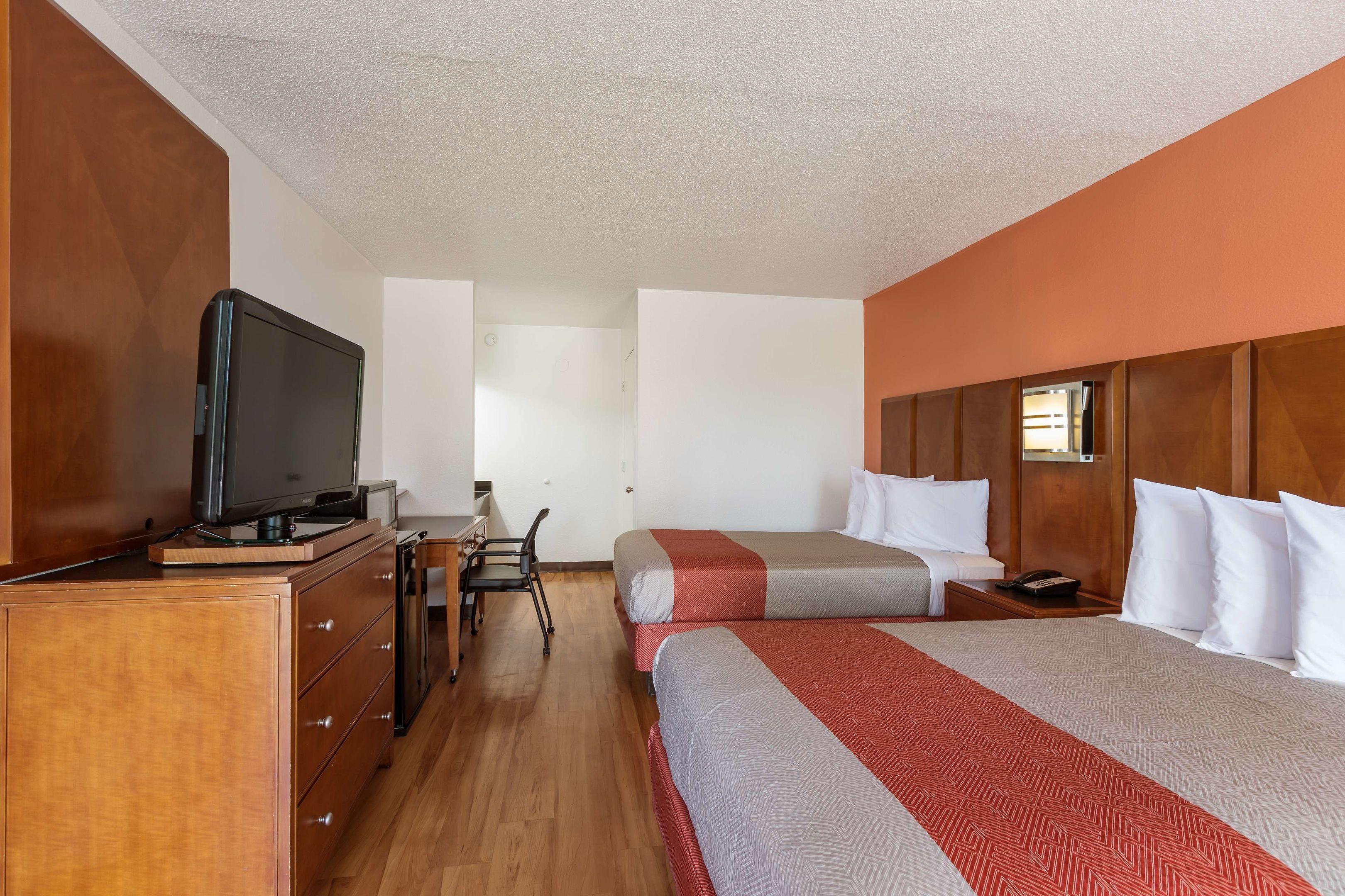 Motel 6 Van Buren — photo 5