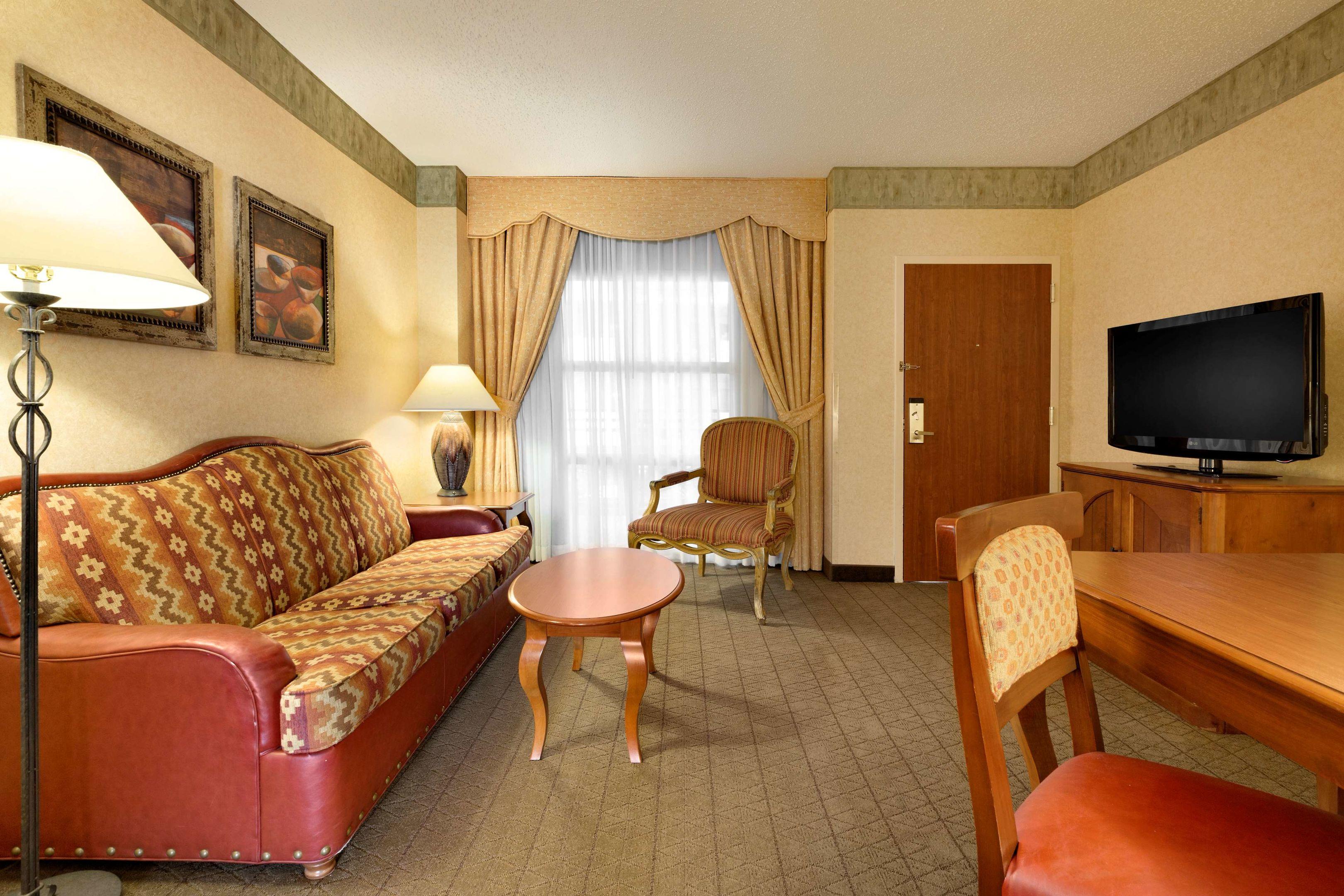 Embassy Suites Albuquerque - Hotel & Spa — photo 5
