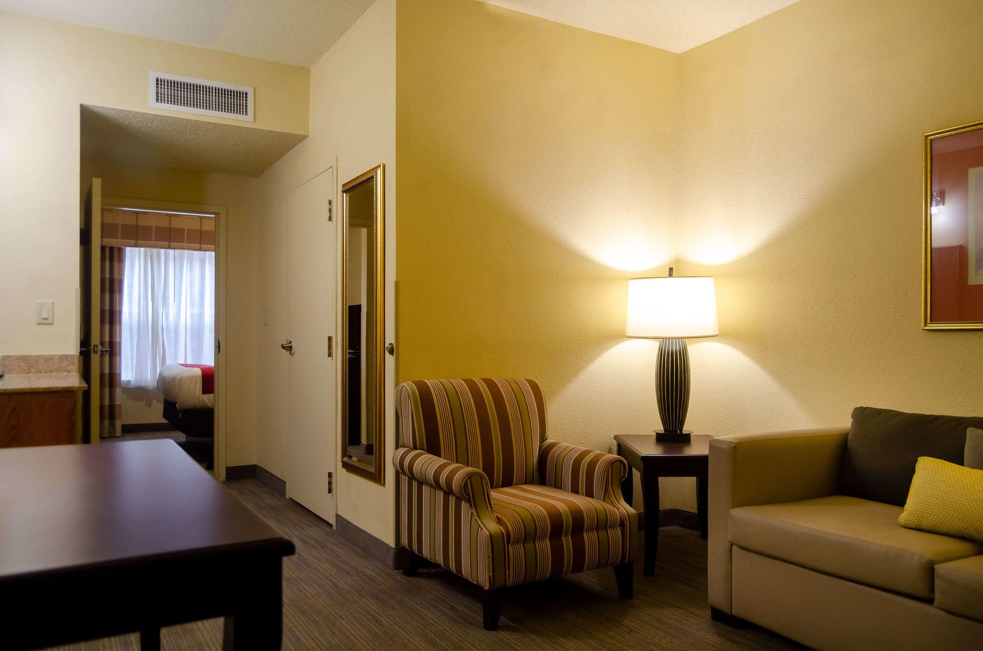 Country Inn & Suites by Radisson, Tuscaloosa, AL — photo 4