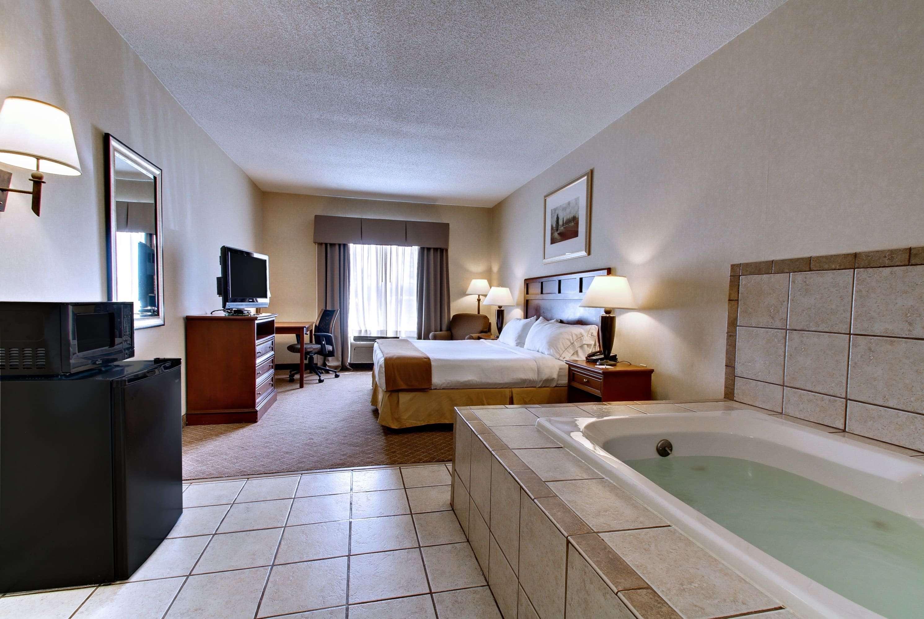 Baymont by Wyndham Kirksville University Area — photo 3