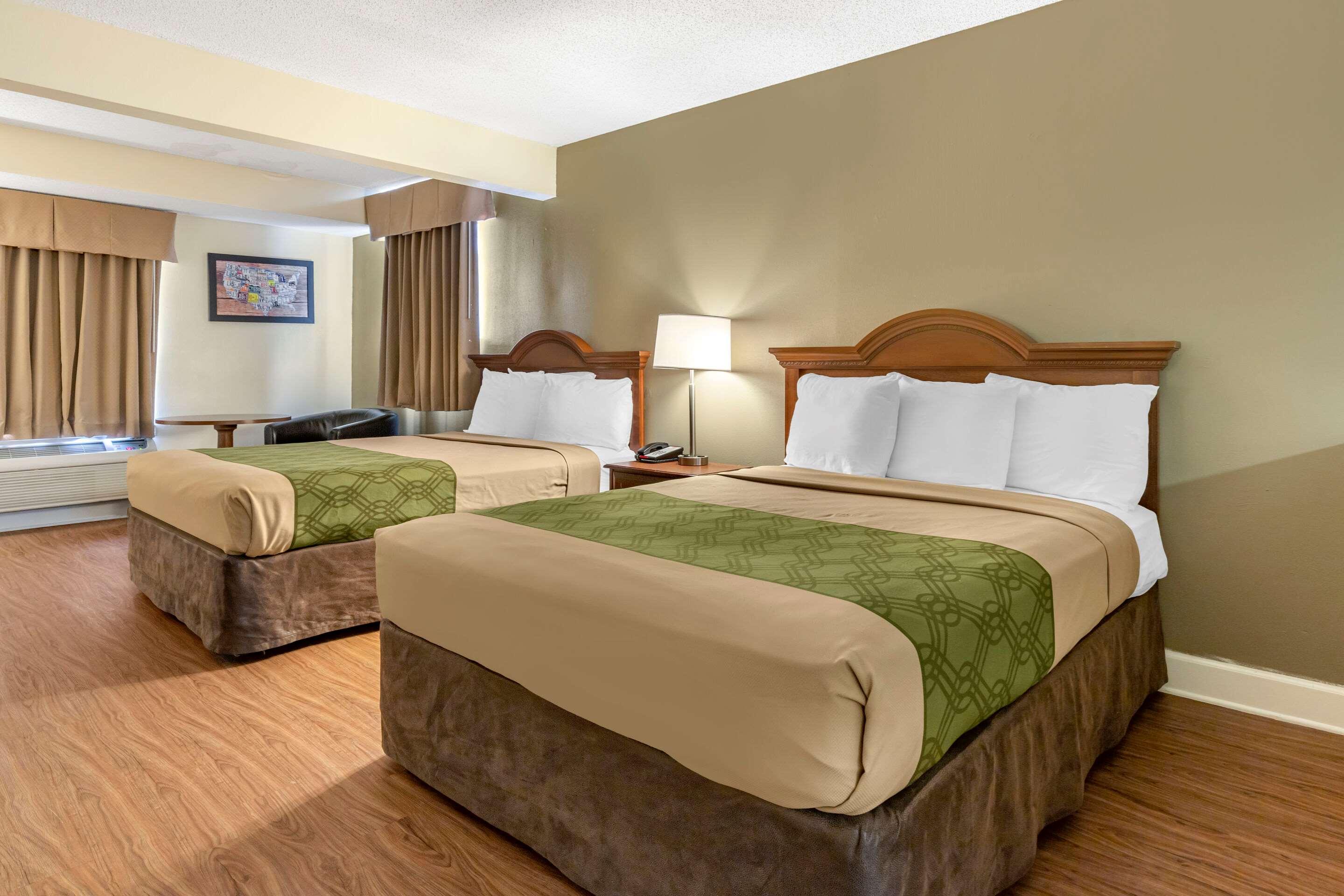 Econo Lodge Inn & Suites — photo 5