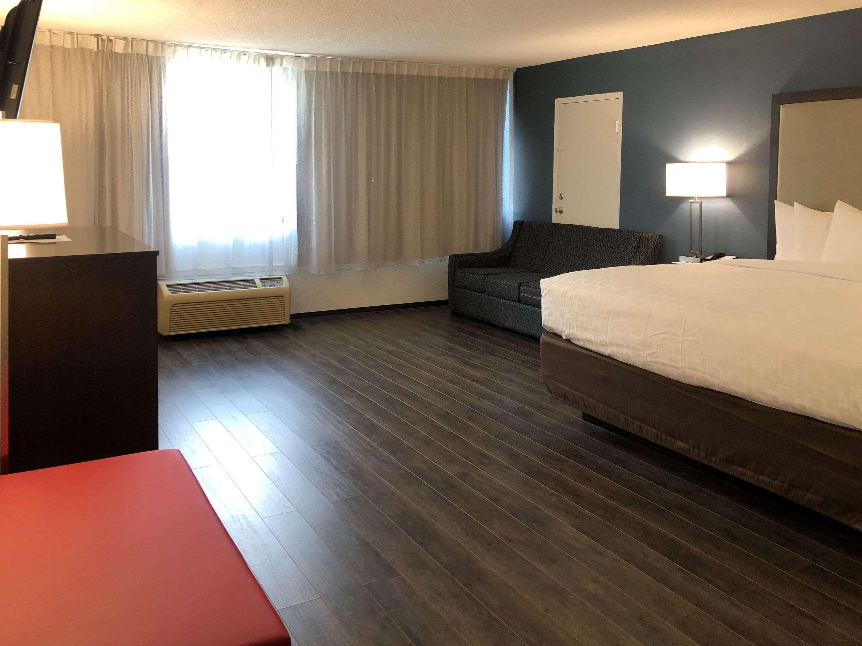 Clarion Hotel Conference Center — photo 5