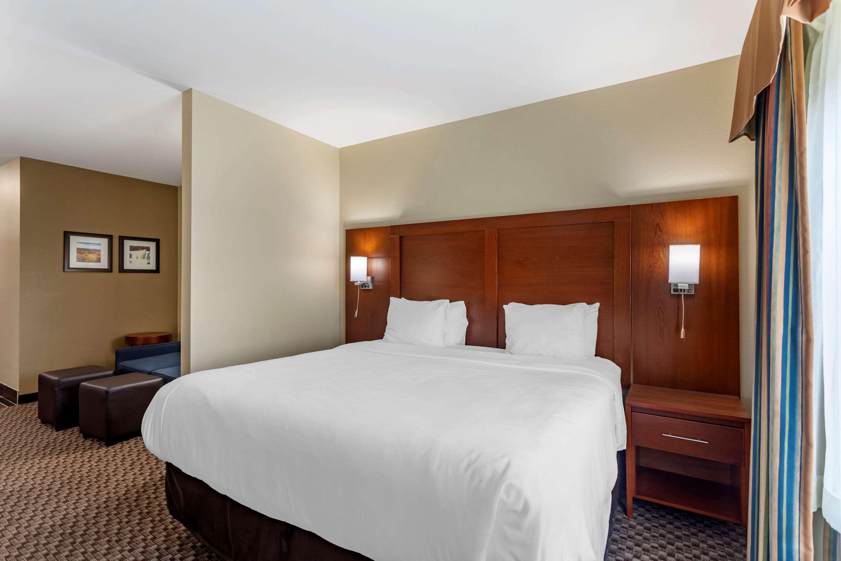 Rodeway Inn & Suites — photo 5