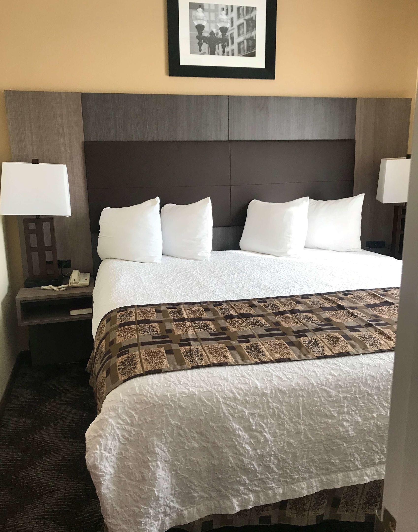 Best Western Airport Suites — photo 4