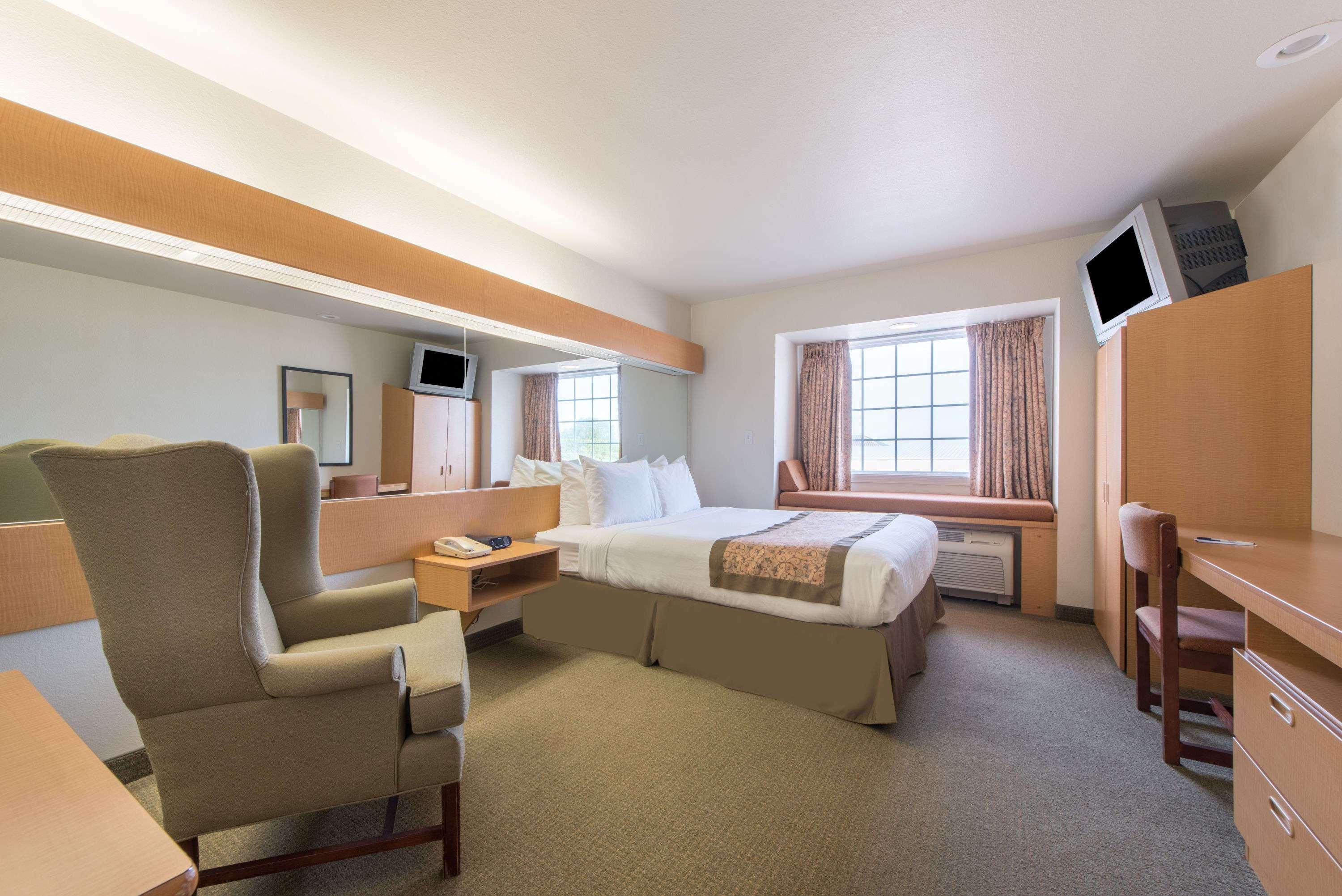 Microtel Inn & Suites by Wyndham Altus — photo 3
