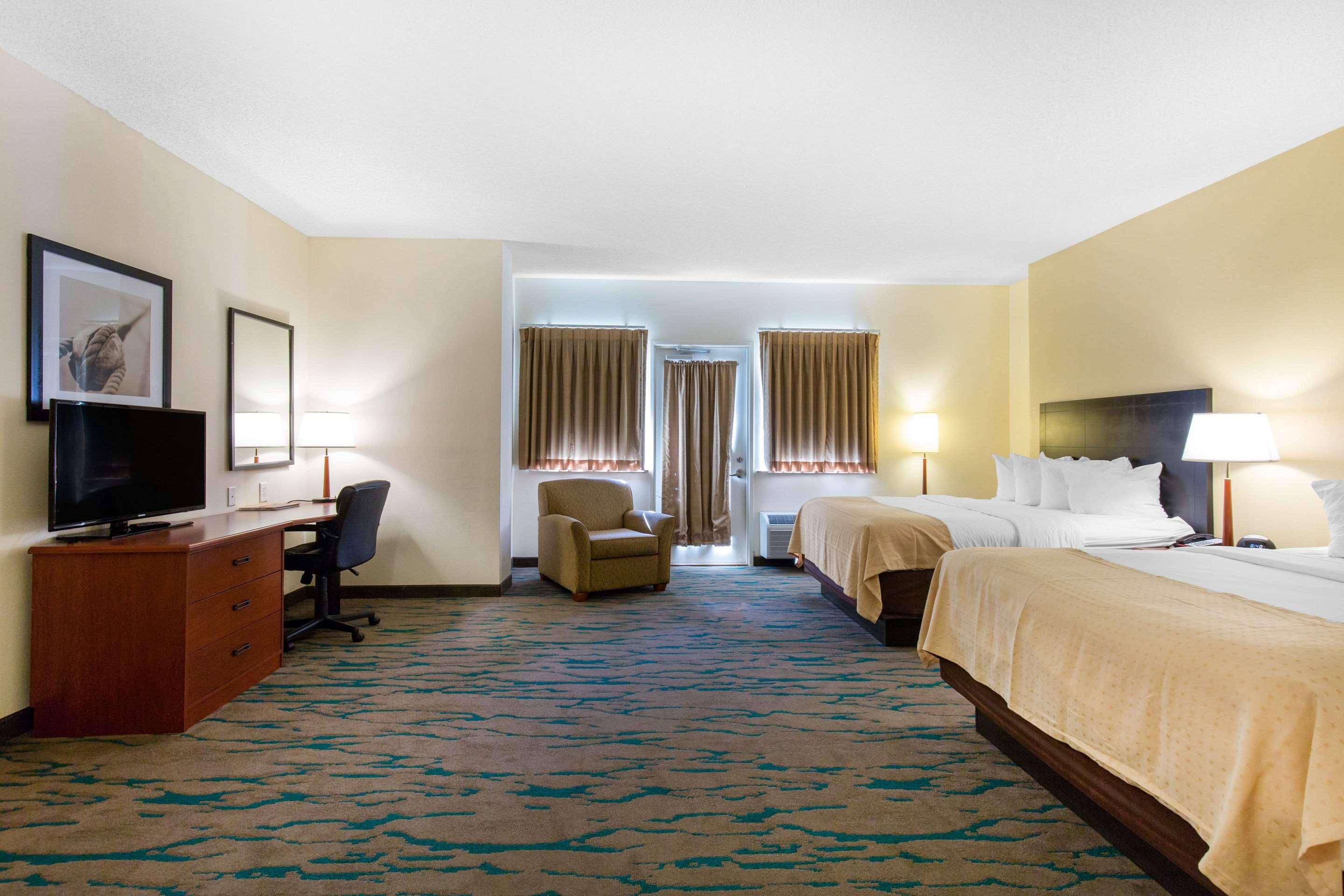 Gateway Hotel & Suites, an Ascend Hotel Collection Member — photo 5