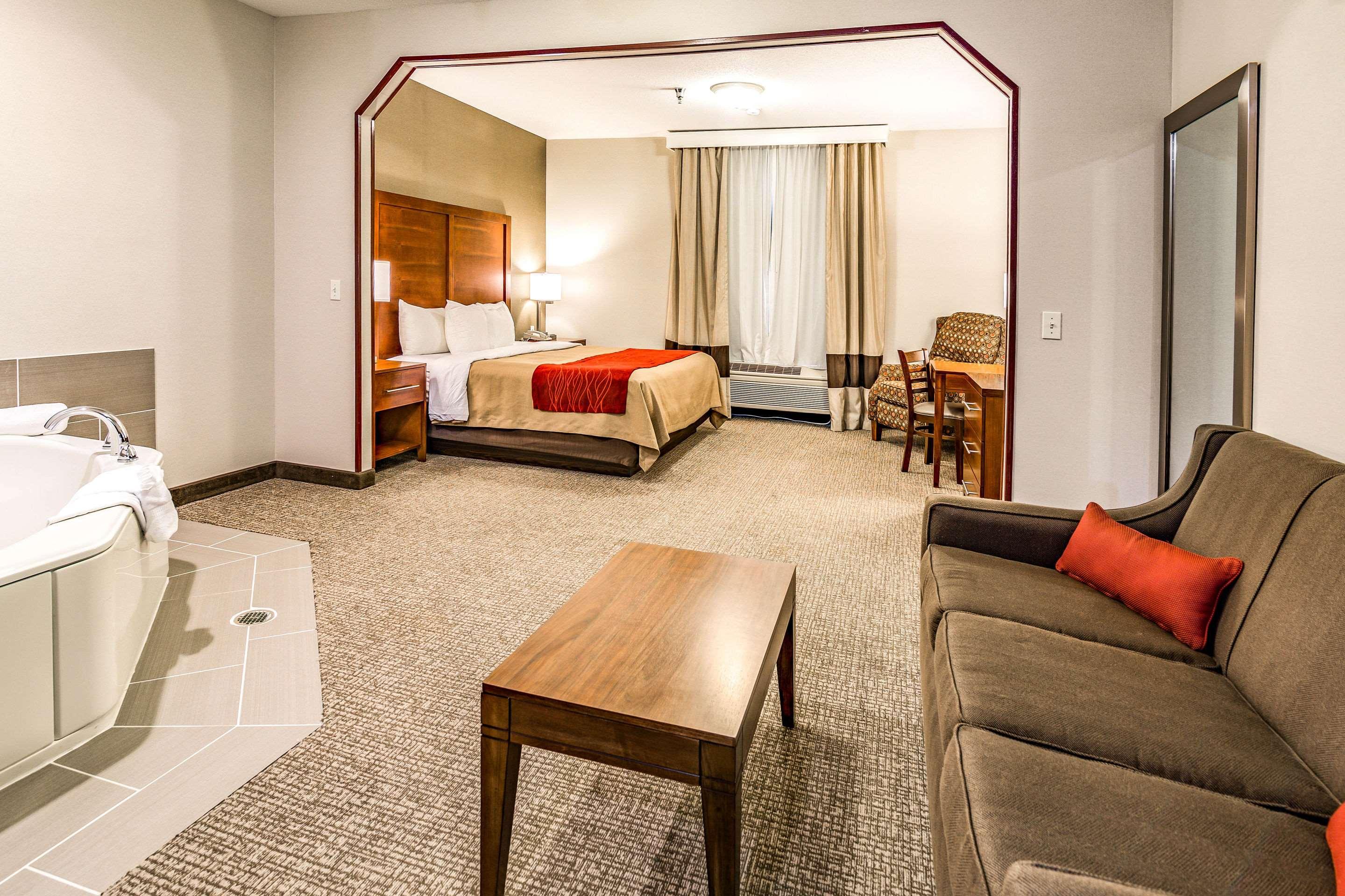 Comfort Inn & Suites — photo 5