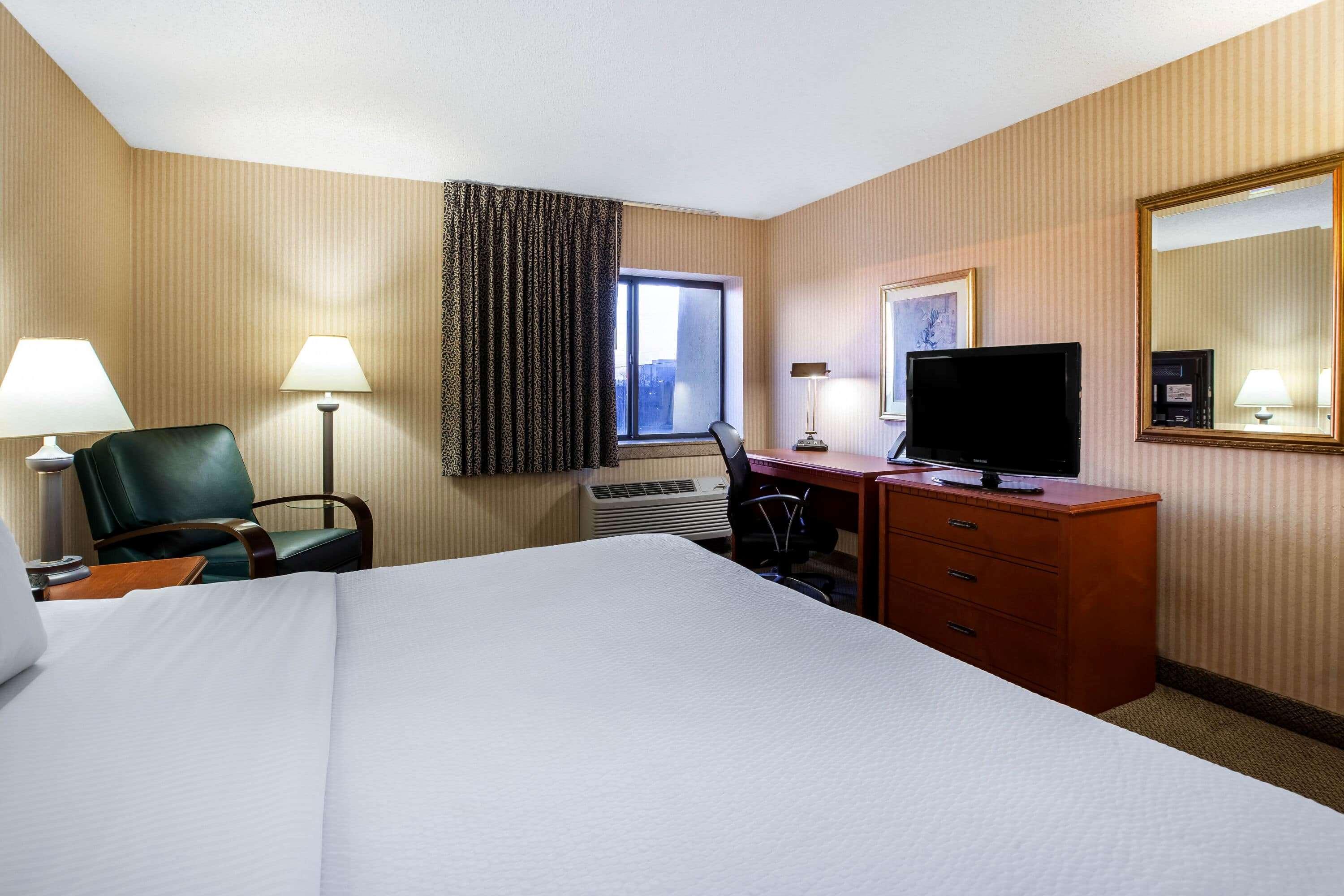 La Quinta Inn & Suites Detroit Southgate — photo 5