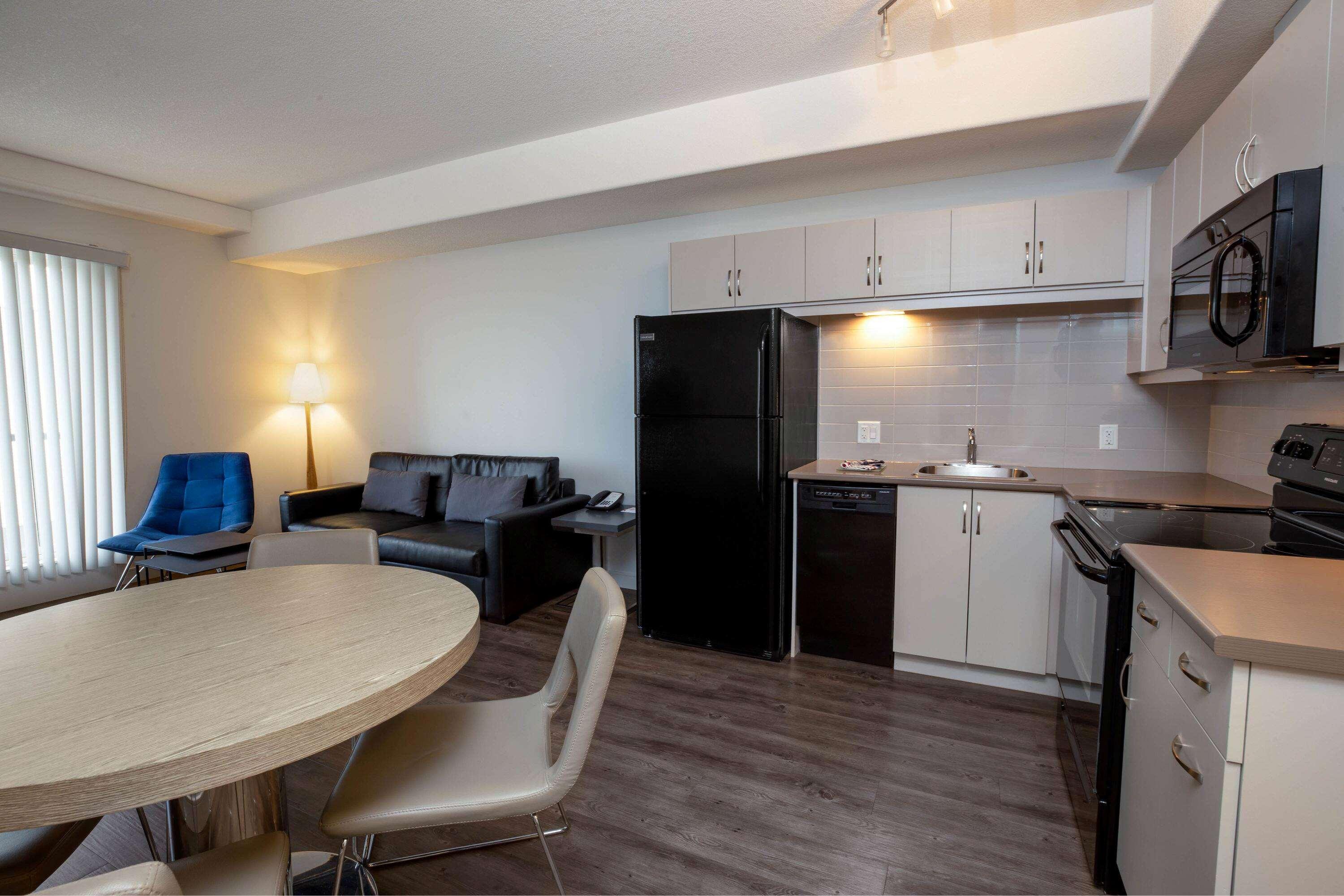 Ramada by Wyndham Fort McMurray — photo 4