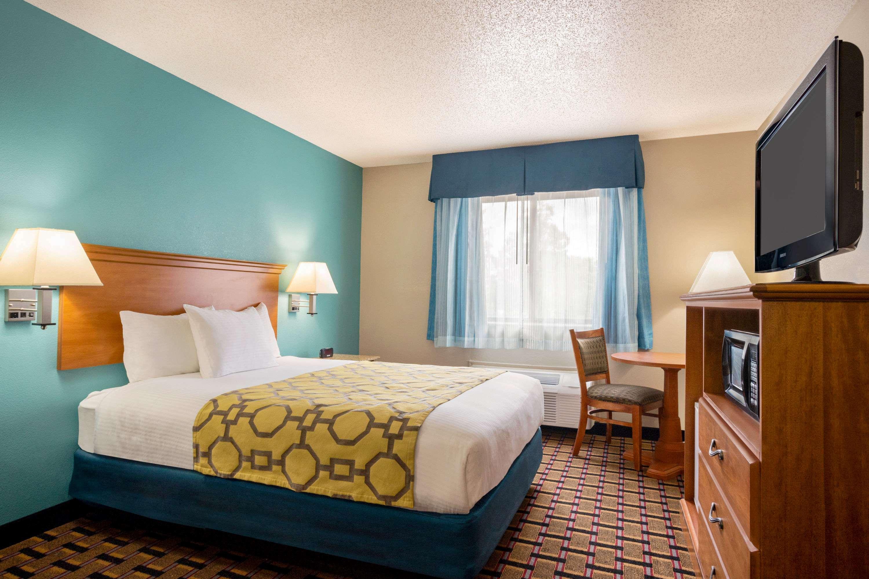 Baymont Inn & Suites Warrenton — photo 4