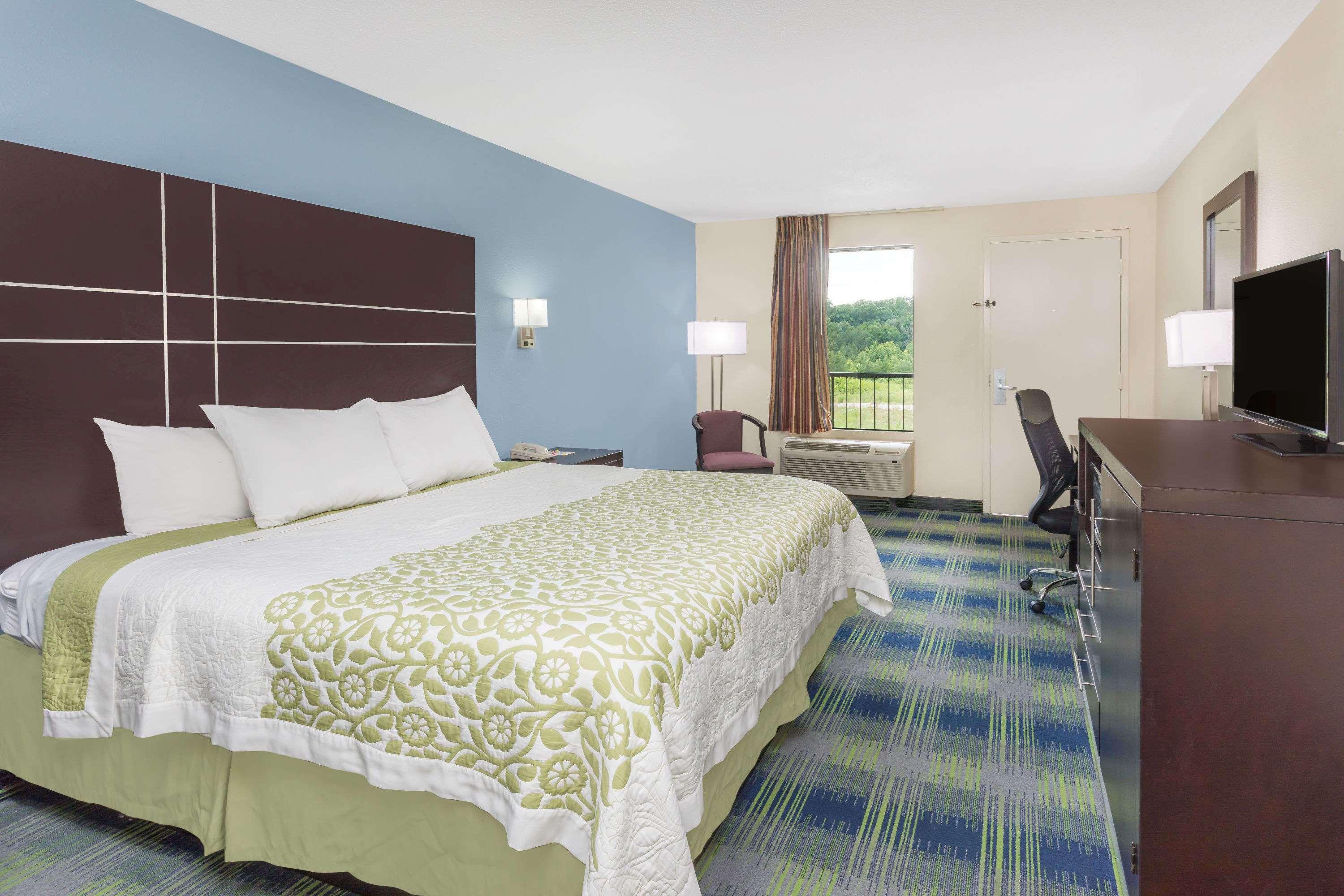 Days Inn by Wyndham Newberry — photo 3
