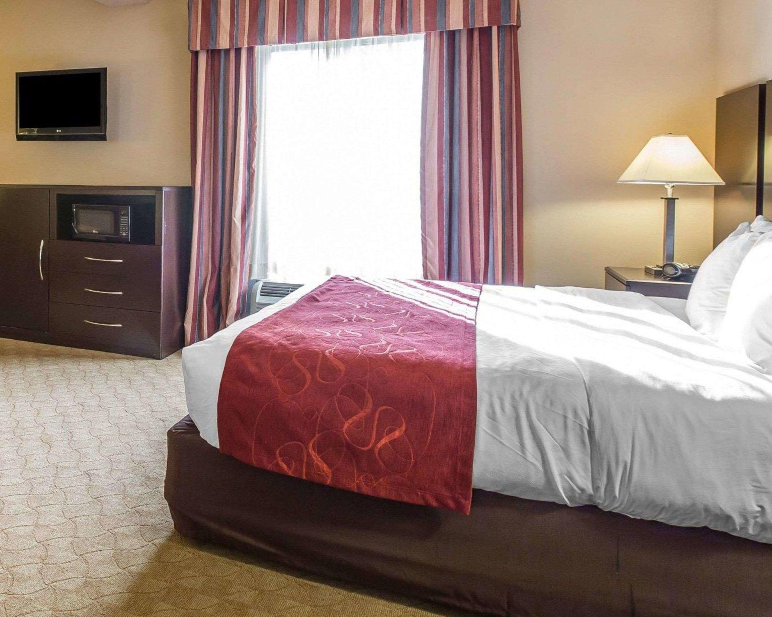 Comfort Suites — photo 4