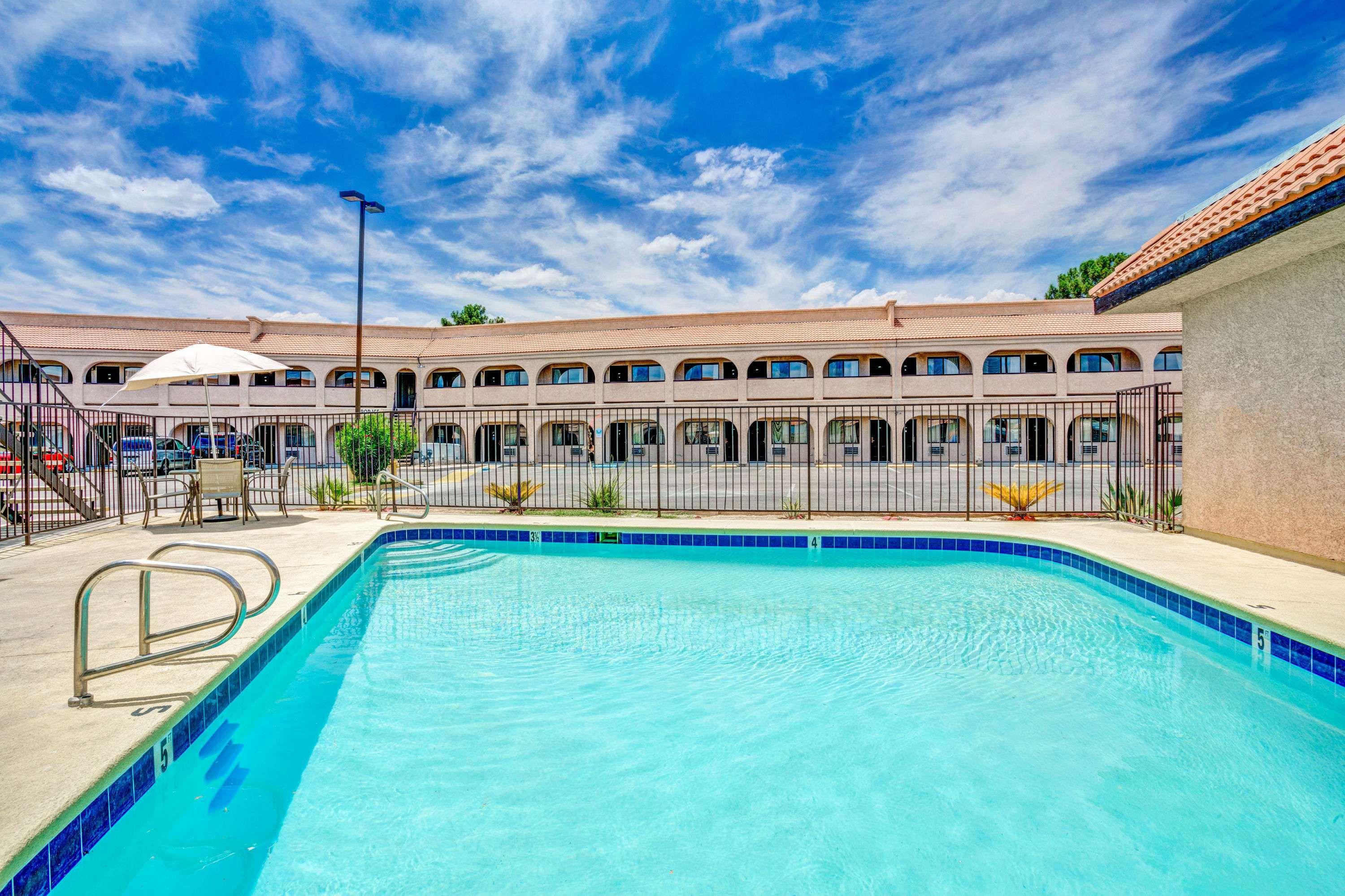 Super 8 by Wyndham Las Vegas Nellis AFB Area — photo 4