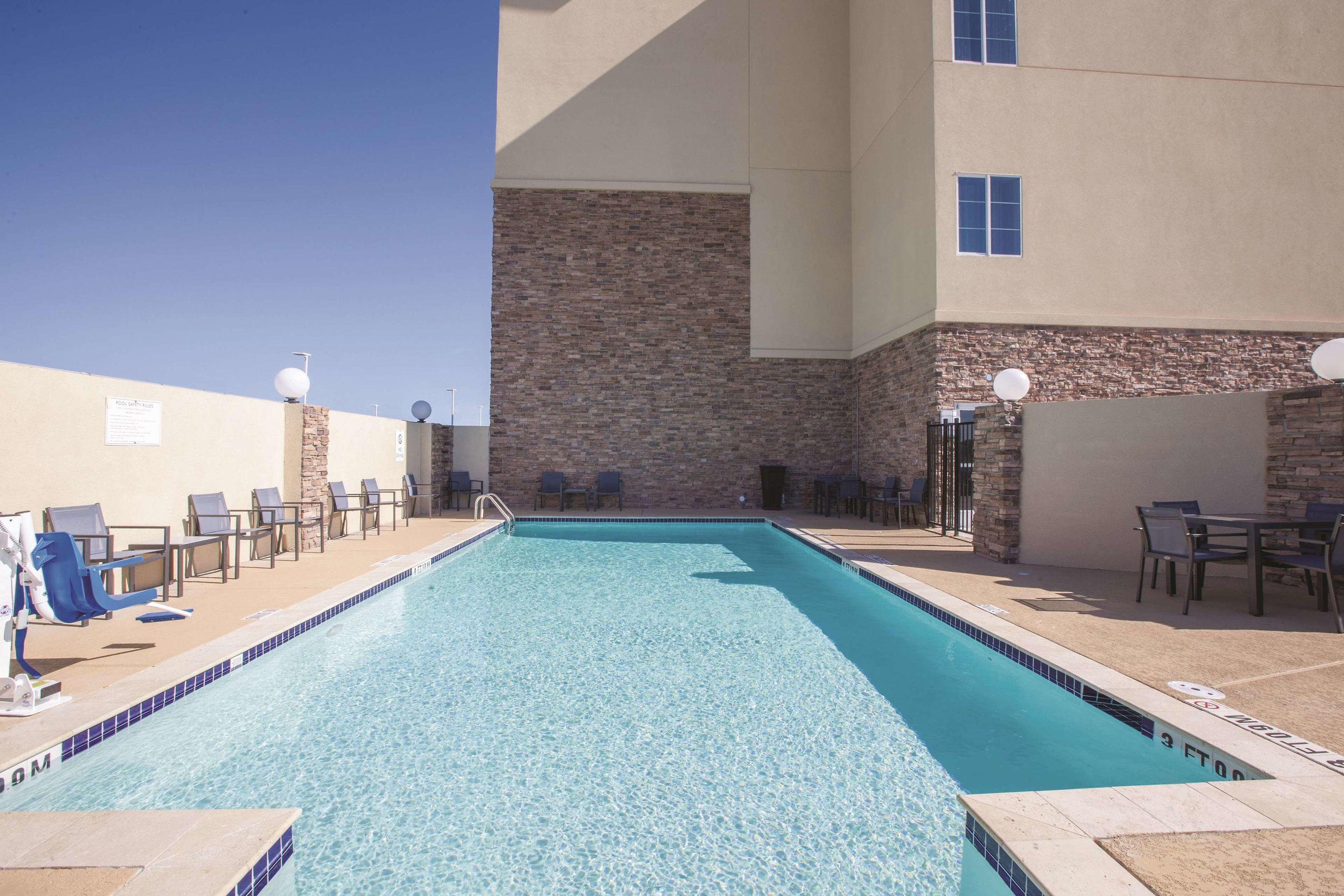 La Quinta Inn & Suites Kingsville — photo 4